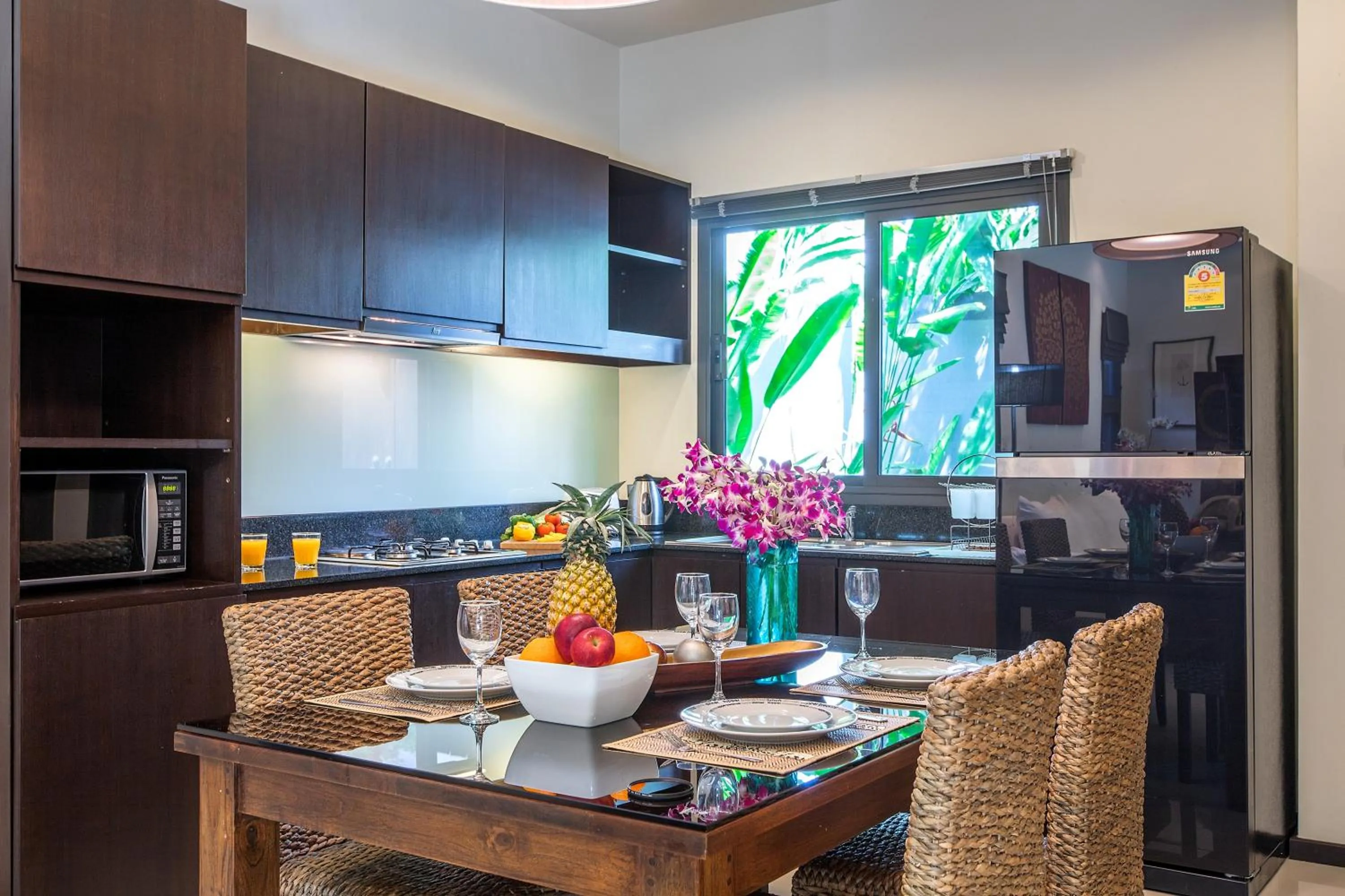 Saiyuan Estate by TropicLook