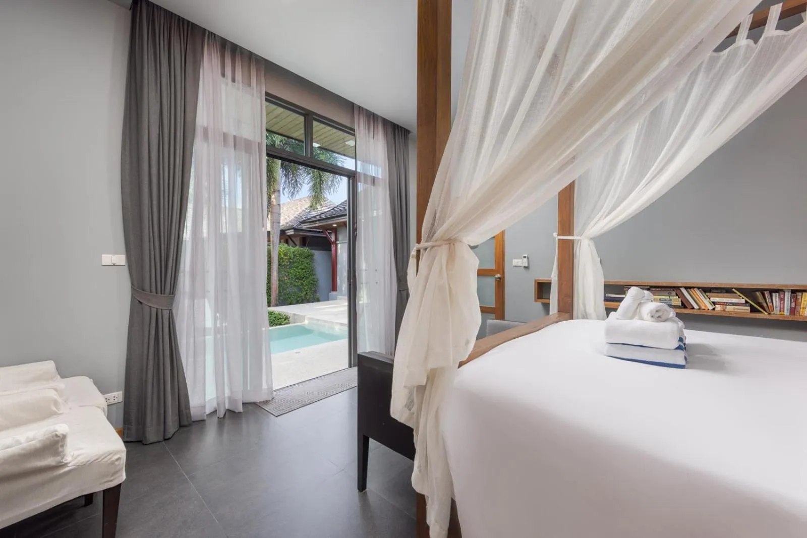 Bed in Saiyuan Estate by TropicLook