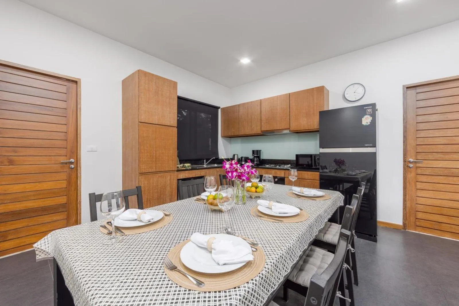 kitchen in Saiyuan Estate by TropicLook