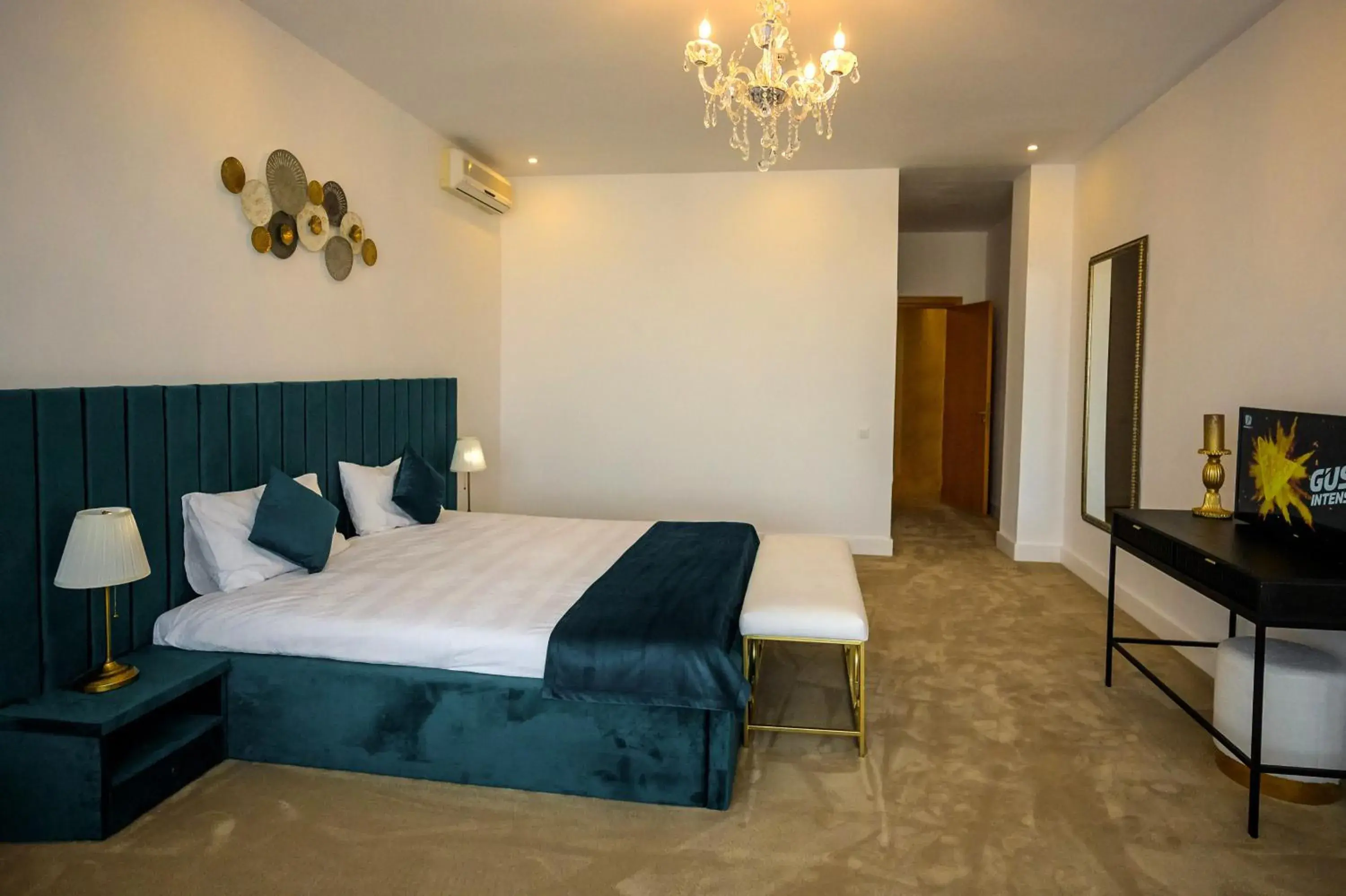 Junior Suite in Hotel Queen Vera Junior Suite in Hotel Queen Vera