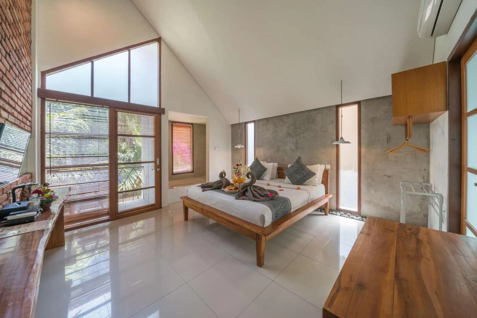 Bed in Yarama Cottages