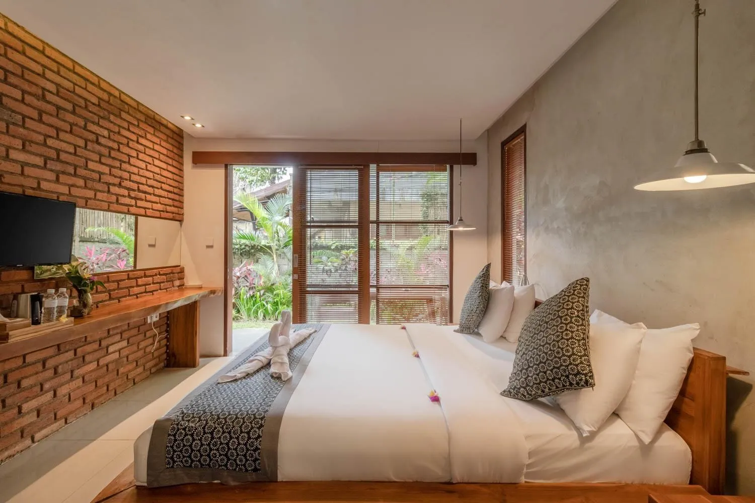 Bed in Yarama Cottages