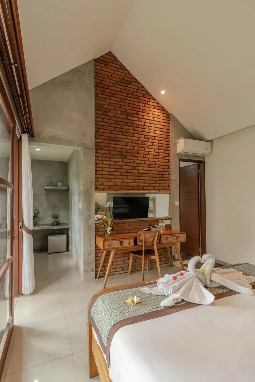 Bed in Yarama Cottages