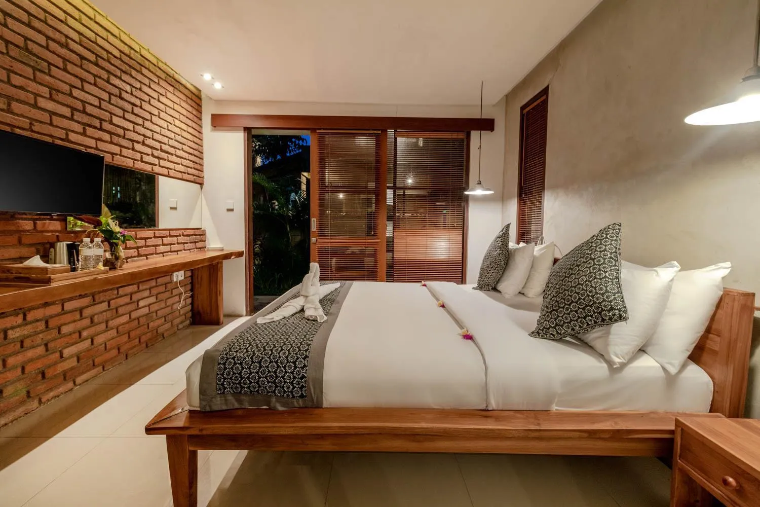 Bed in Yarama Cottages