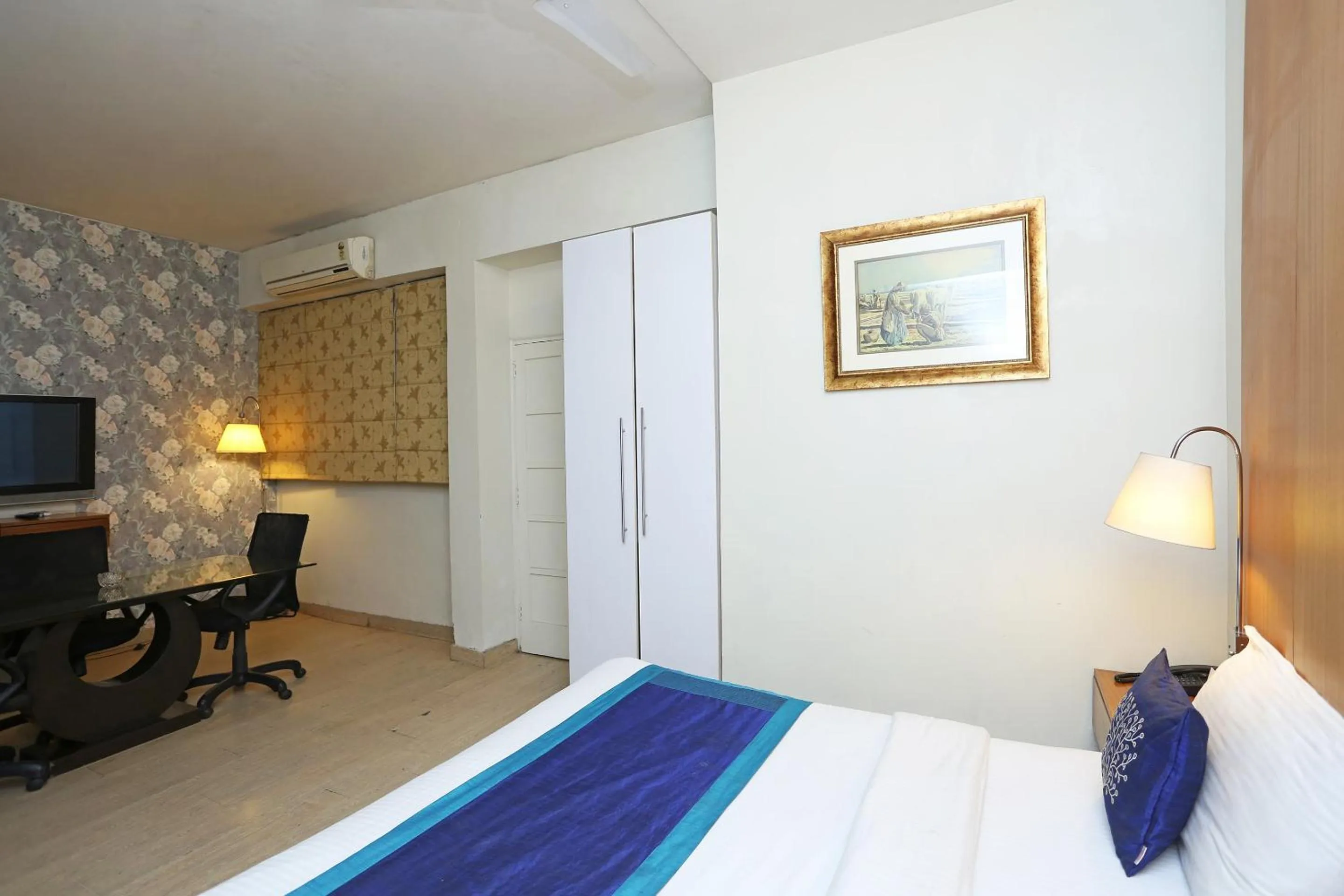 Bedroom, Bed in Hotel O Gem 92