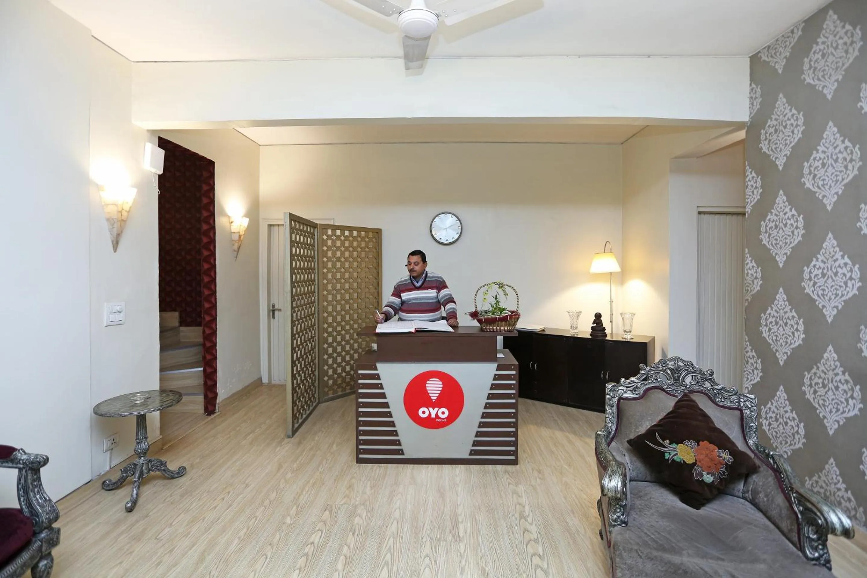 Lobby or reception in Hotel O Gem 92