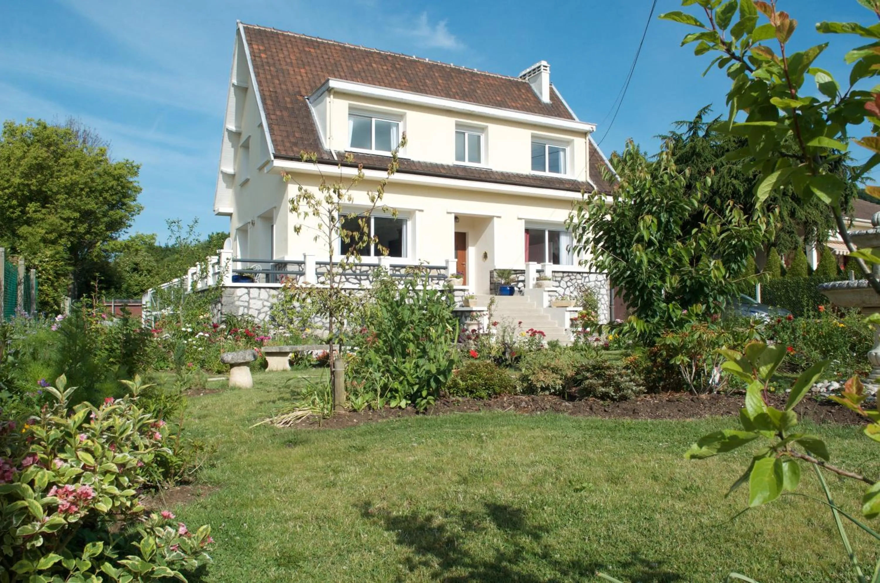 Facade/entrance in Au Jardin Saint Laurent
