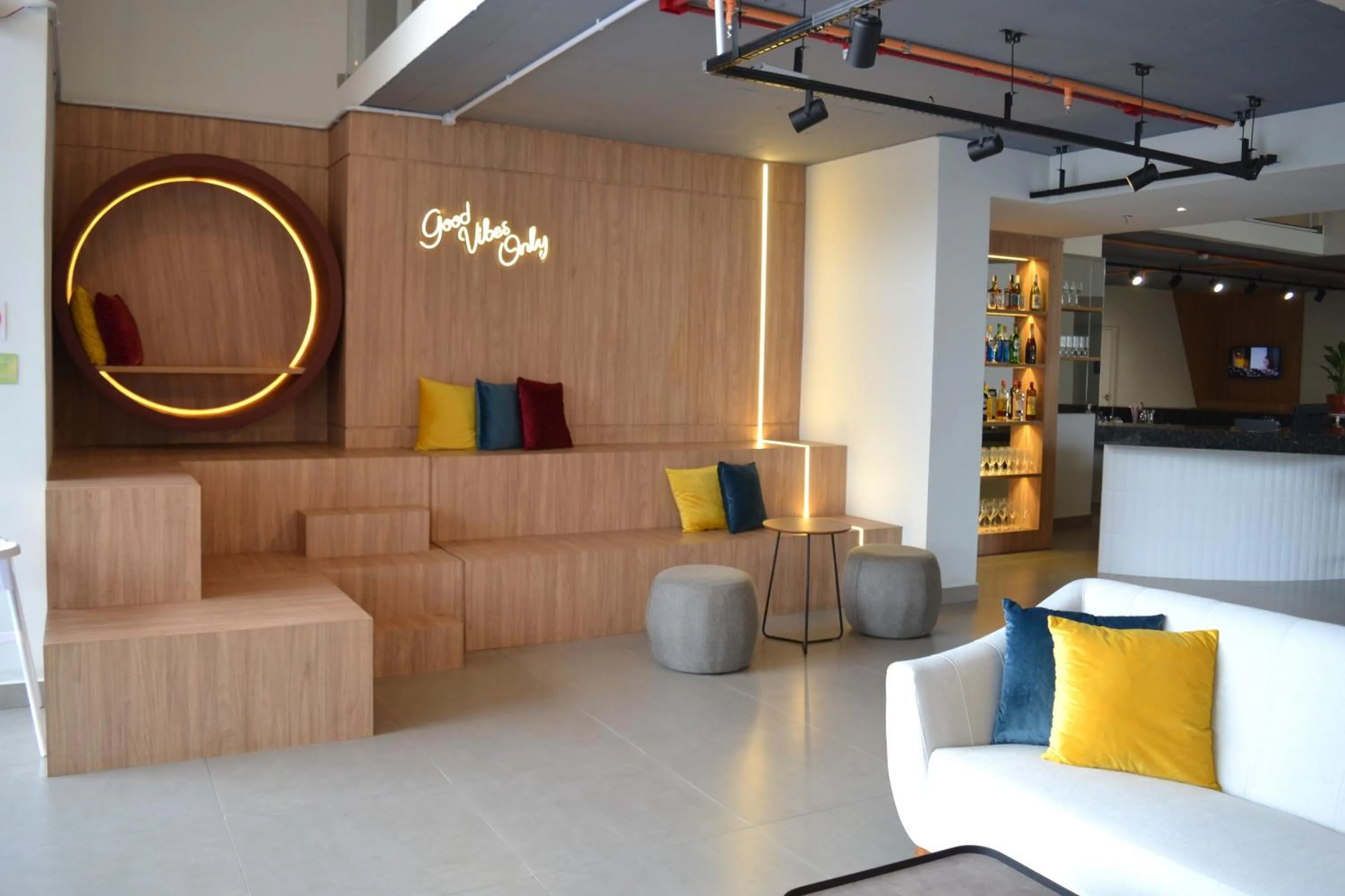 Seating area in Ramada Encore Ponta Grossa