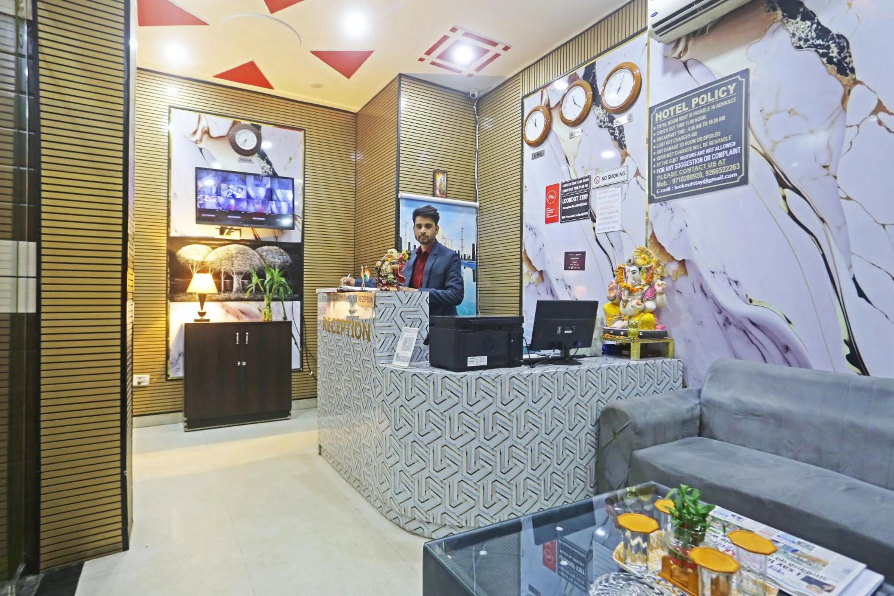 Lobby or reception in Hotel Lookout Stay Delhi IGI Airport