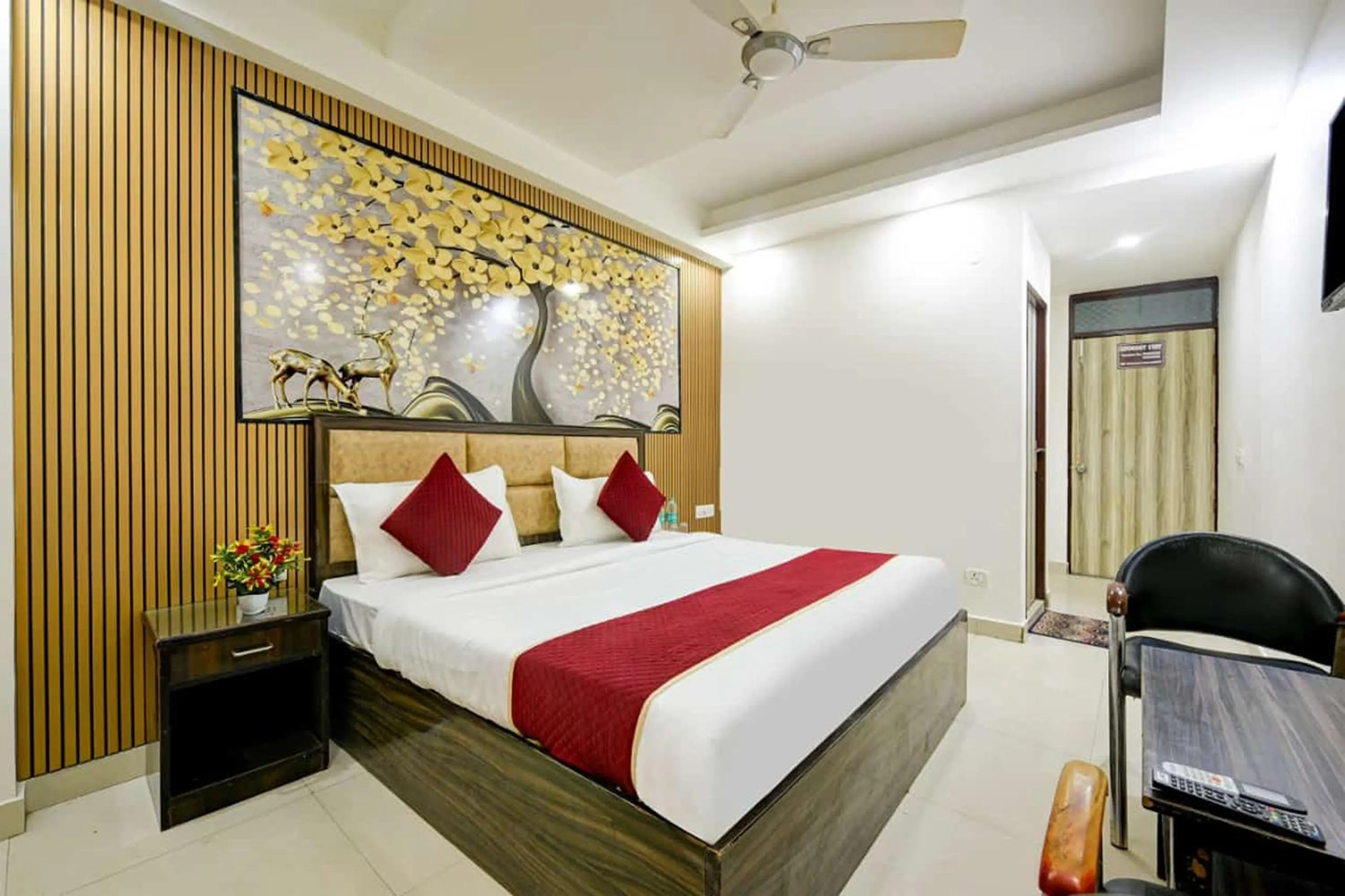 Bedroom in Hotel Lookout Stay Delhi IGI Airport