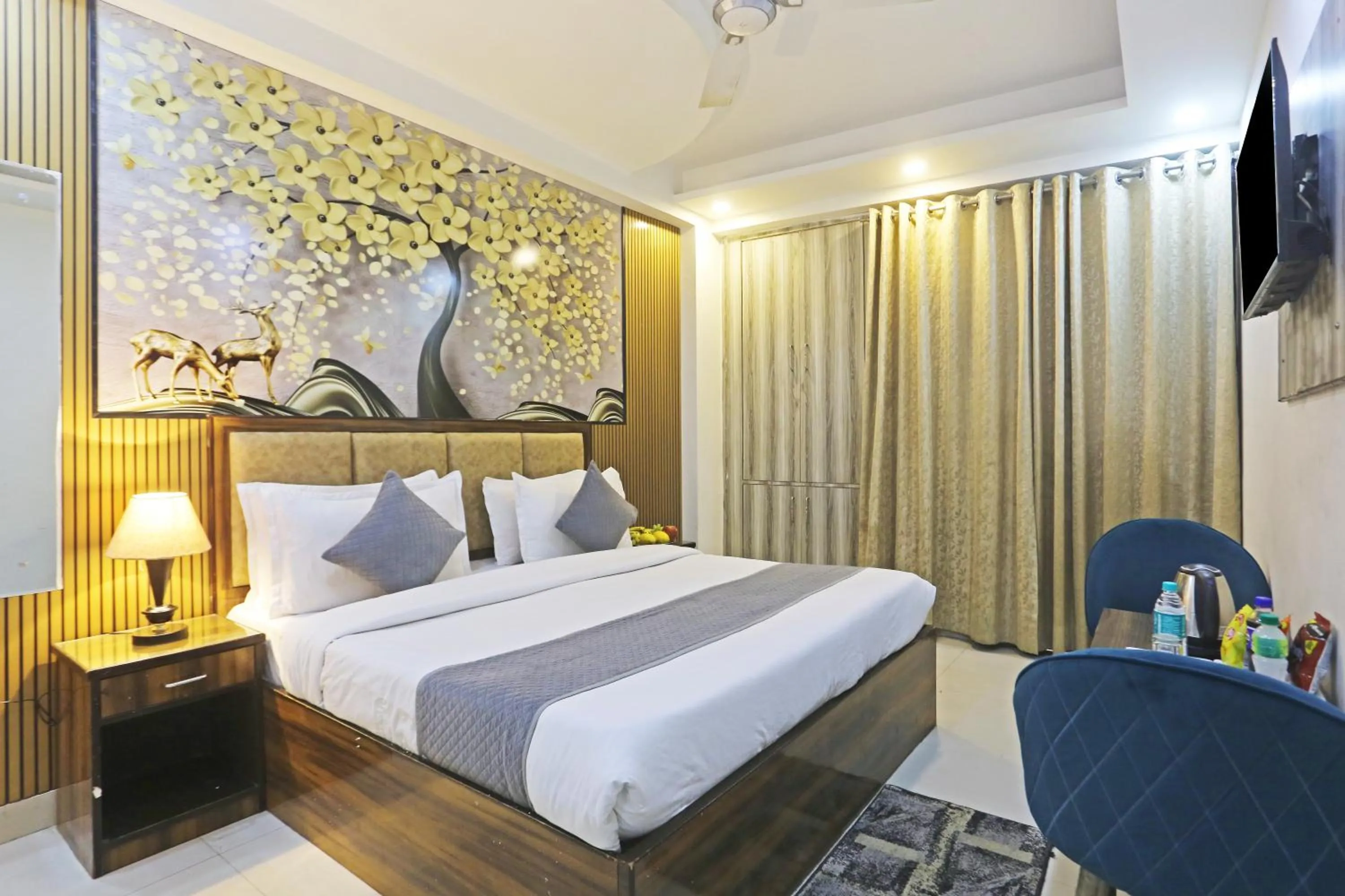 Bed in Hotel Lookout Stay Delhi IGI Airport