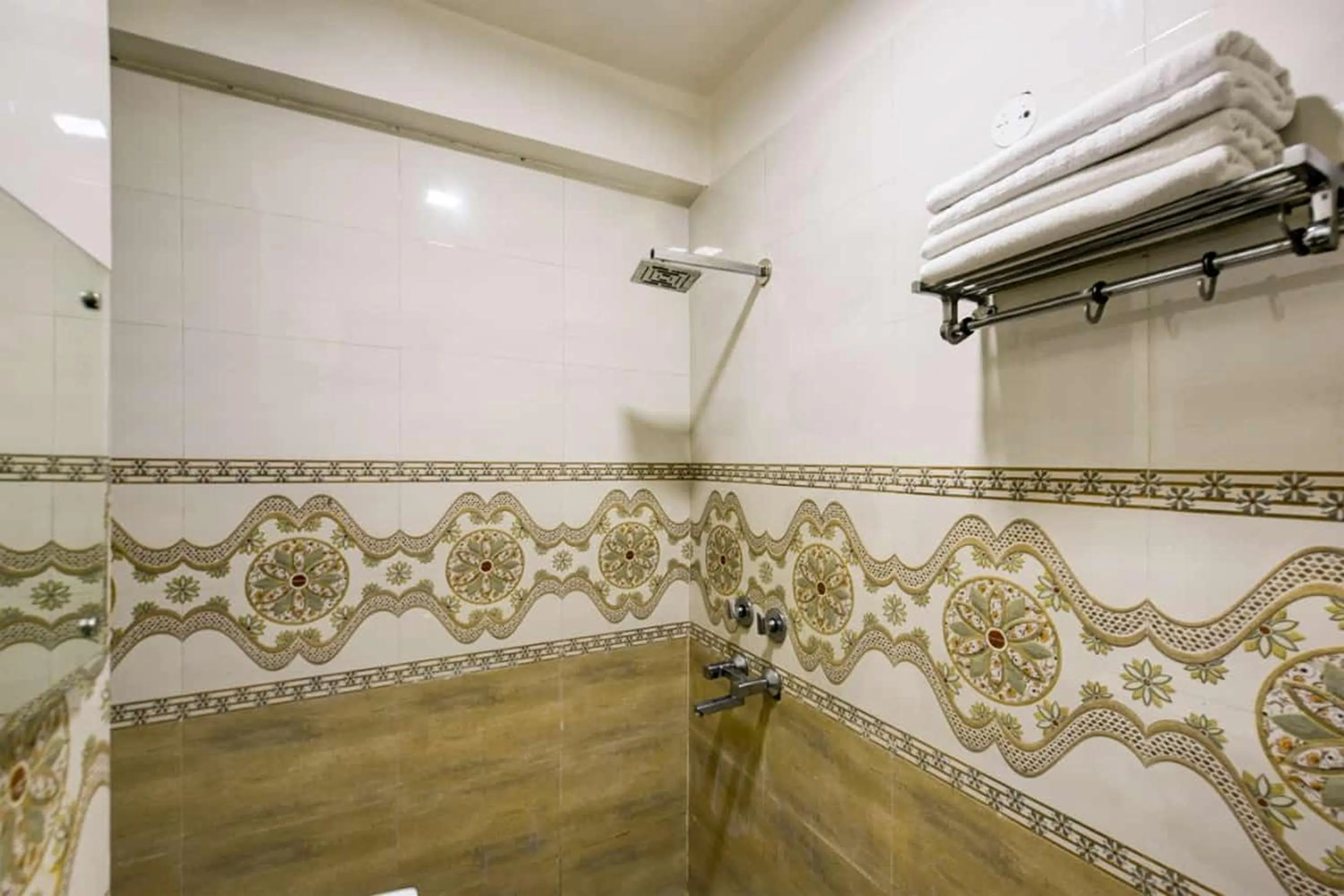 Bathroom in Hotel Lookout Stay Delhi IGI Airport