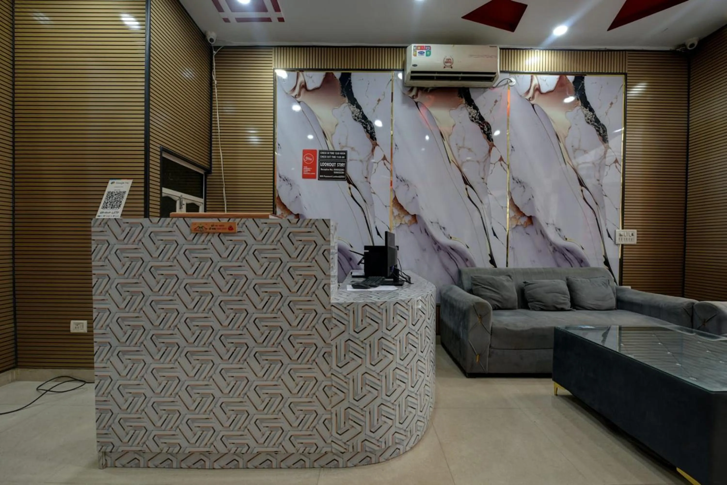 Lobby or reception in Hotel Lookout Stay Delhi IGI Airport