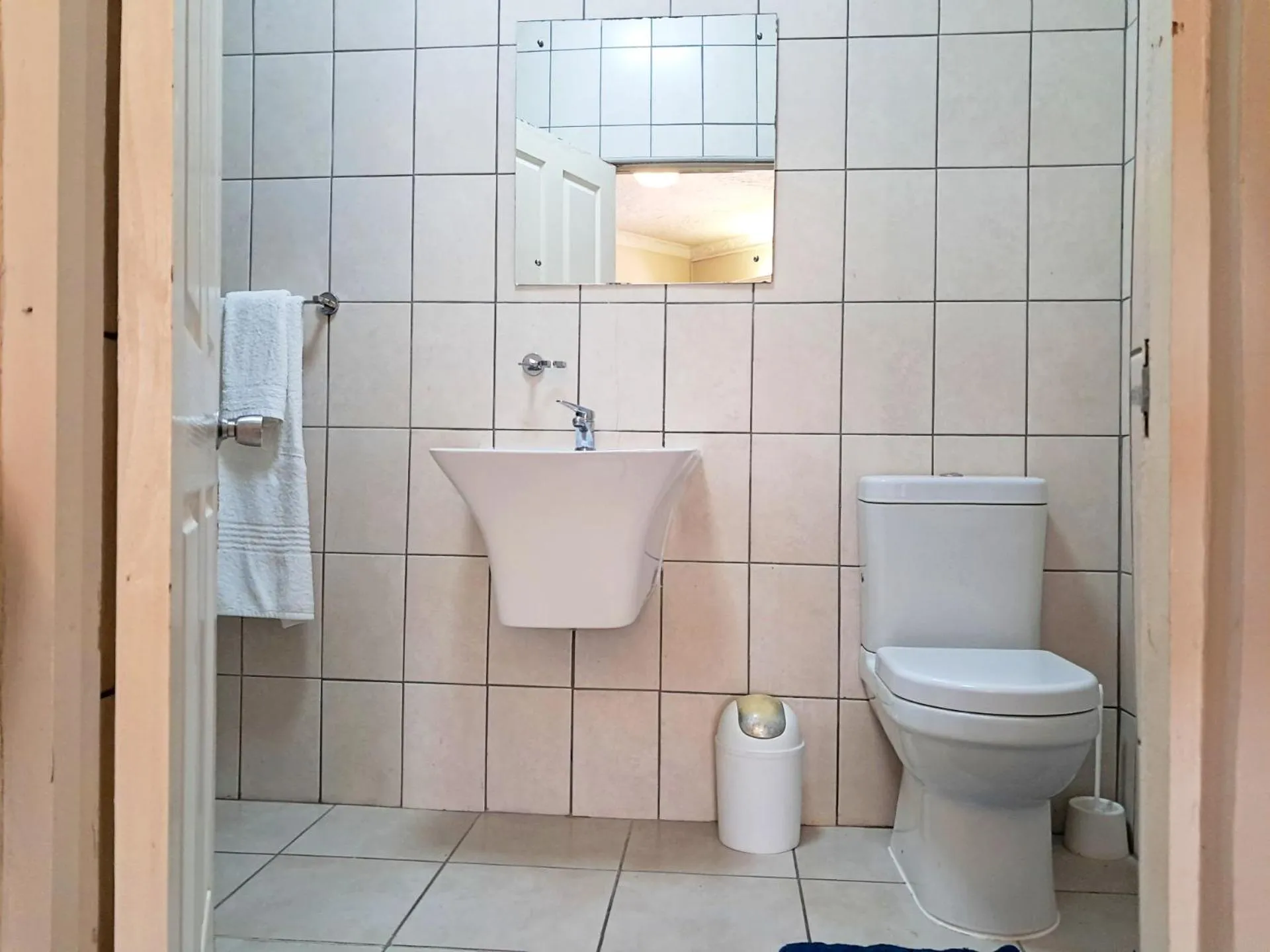 Toilet in 122 on Krantzview previously BizAfrika Guest Lodge