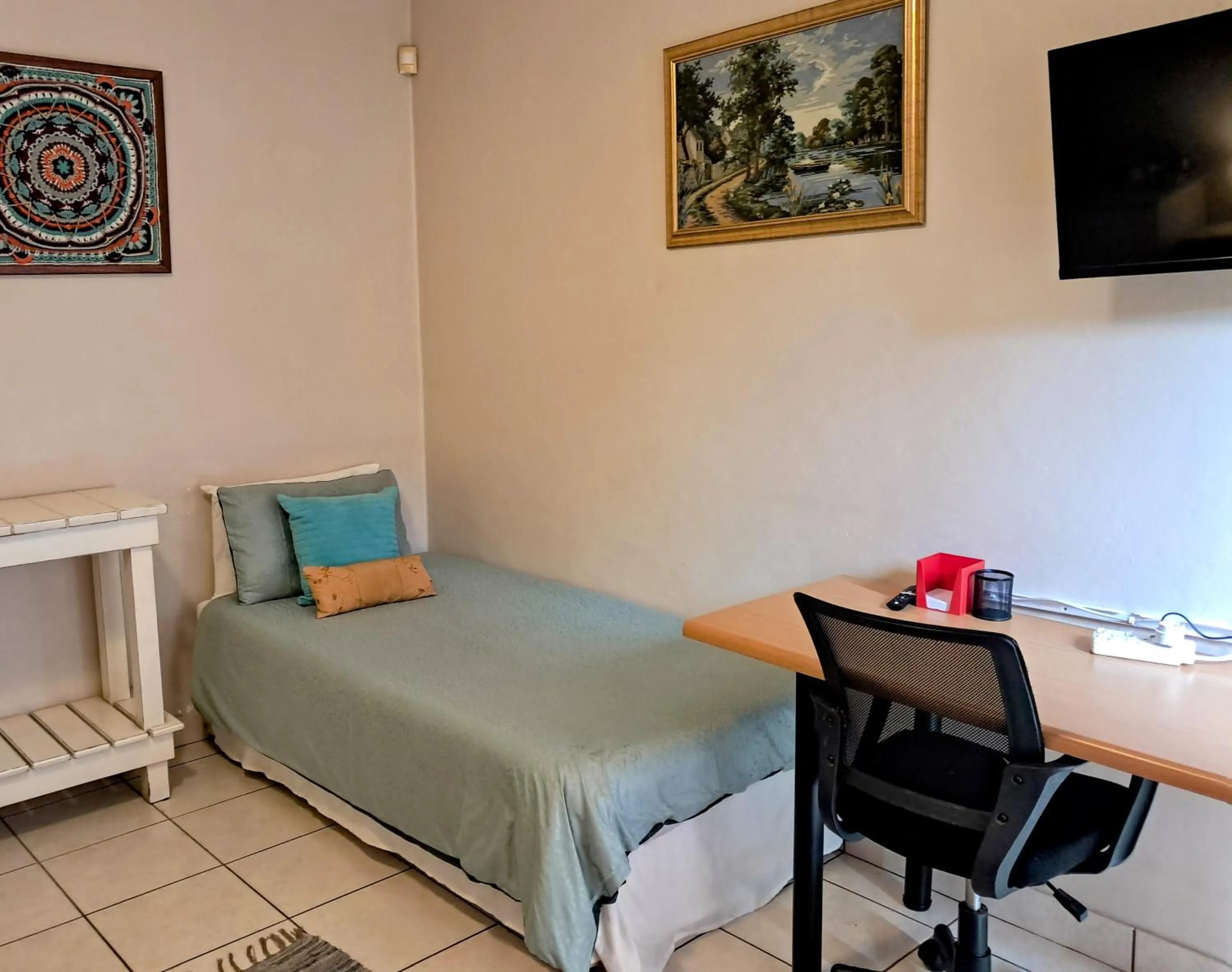 Bed in 122 on Krantzview previously BizAfrika Guest Lodge