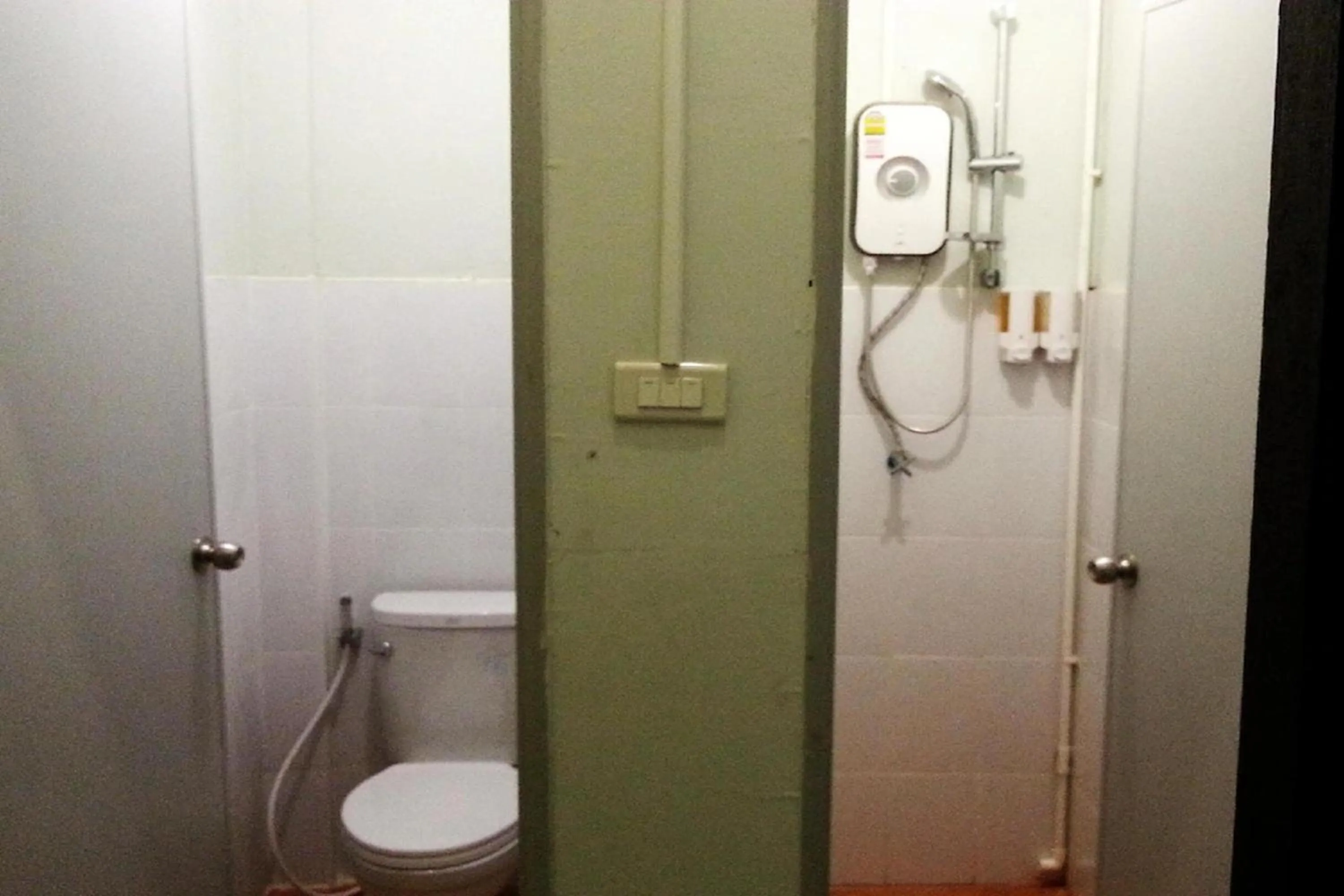 Toilet in GOTUM Hostel 2 & Money Exchange