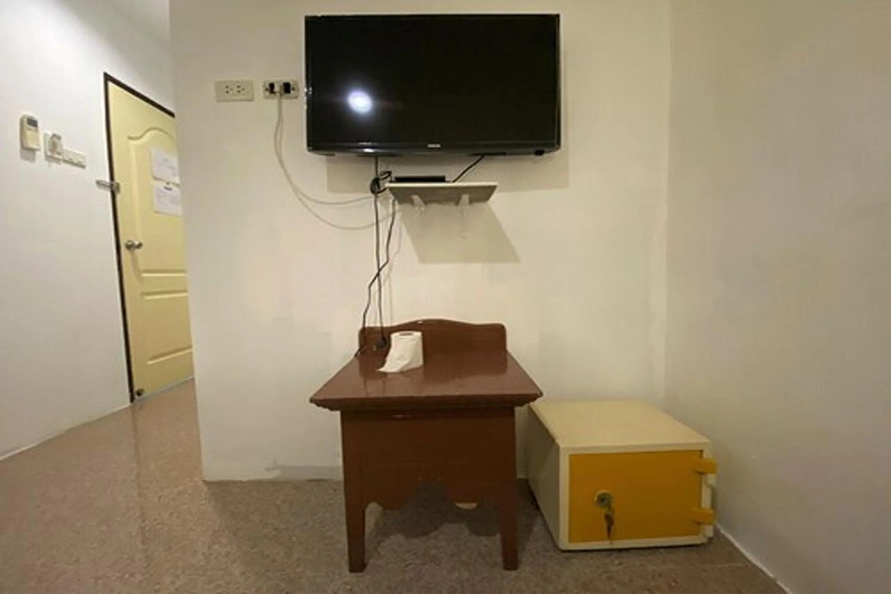 TV and multimedia in GOTUM Hostel 2 & Money Exchange