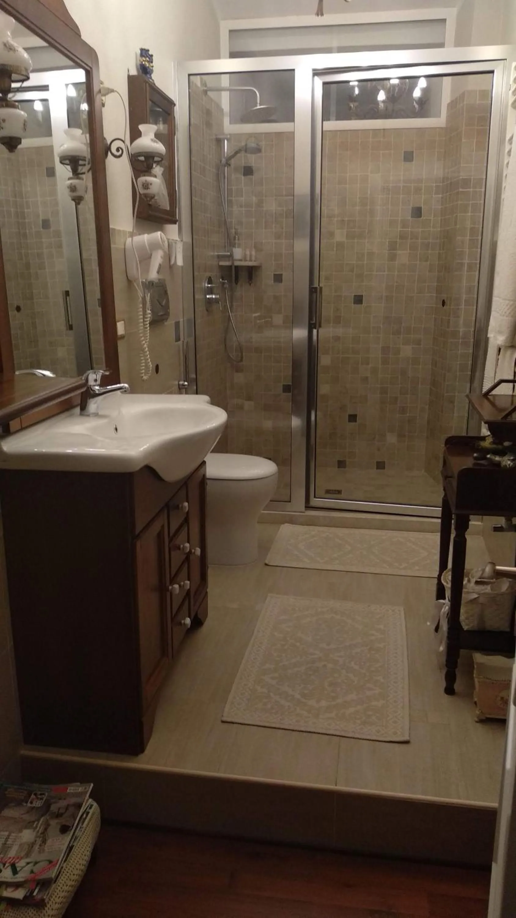 Shower in La Posadina House a Cagliari Locazioni turistiche brevi