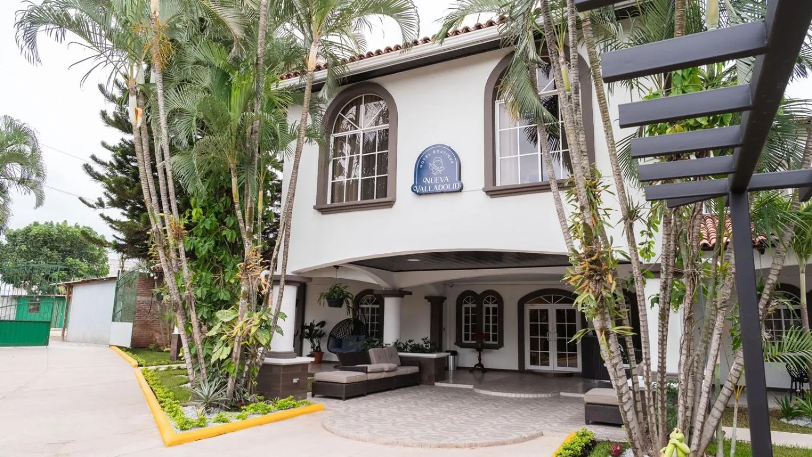 Property building in Hotel Boutique Nueva Valladolid