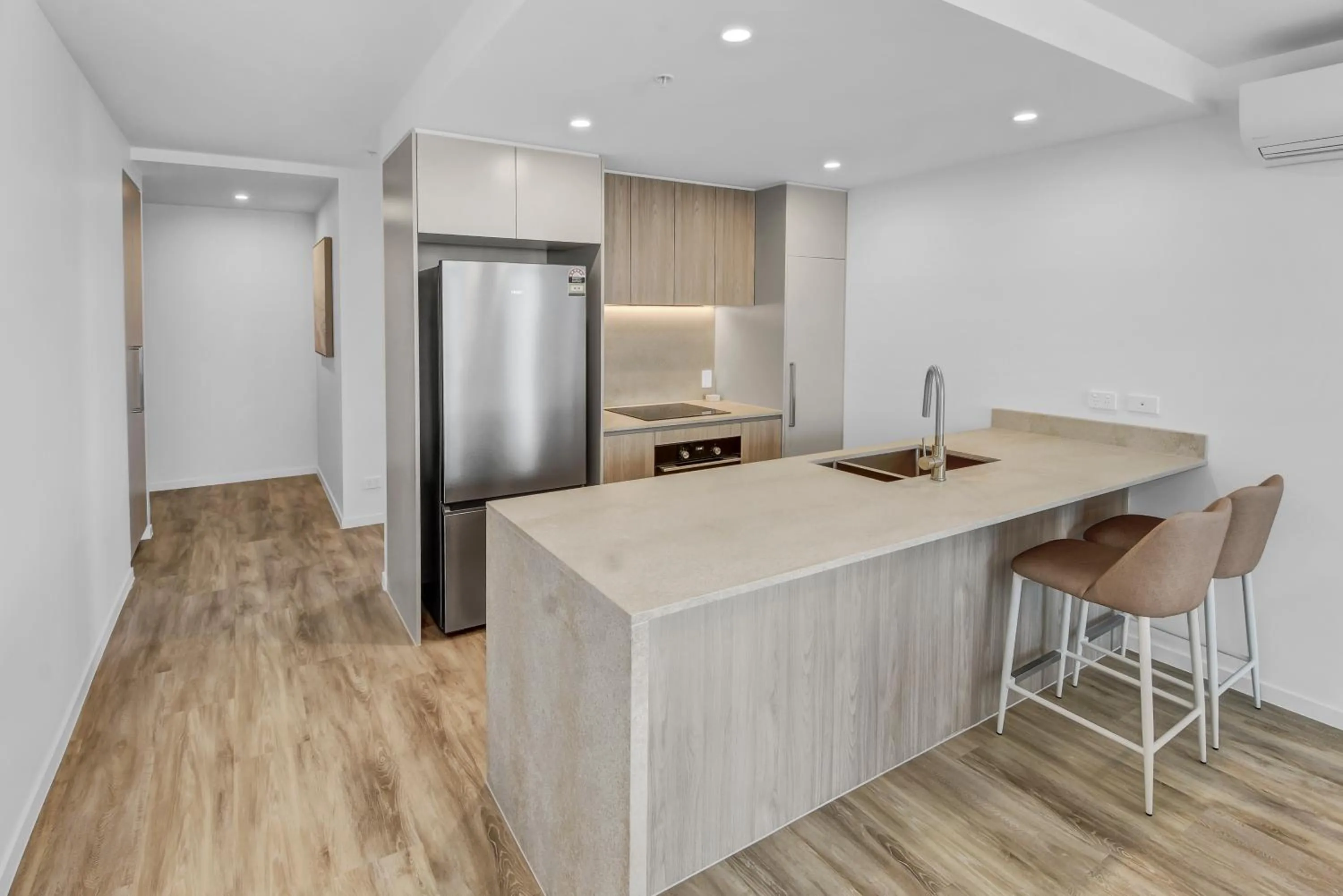 Kitchen or kitchenette in Lowanna Beach Resort Kawana