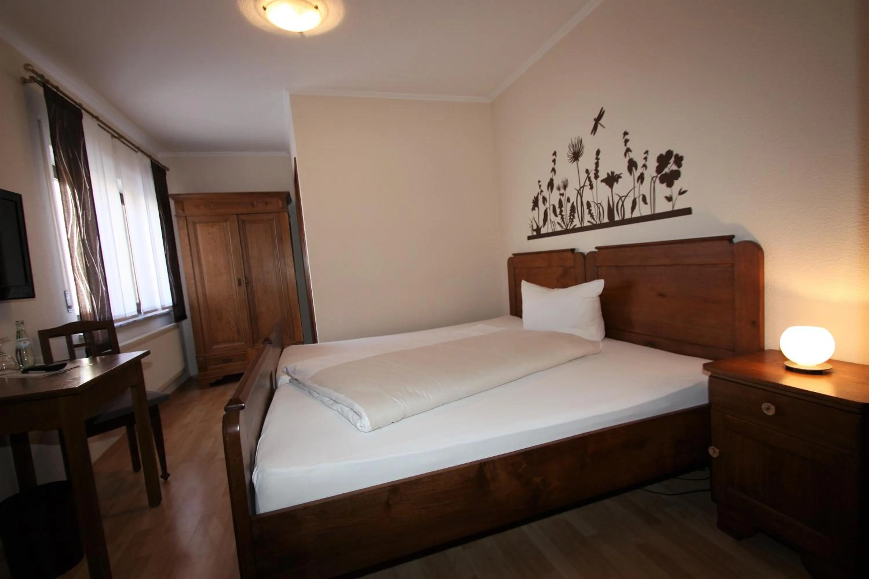 Photo of the whole room, Bed in Gasthaus Pension Geimer