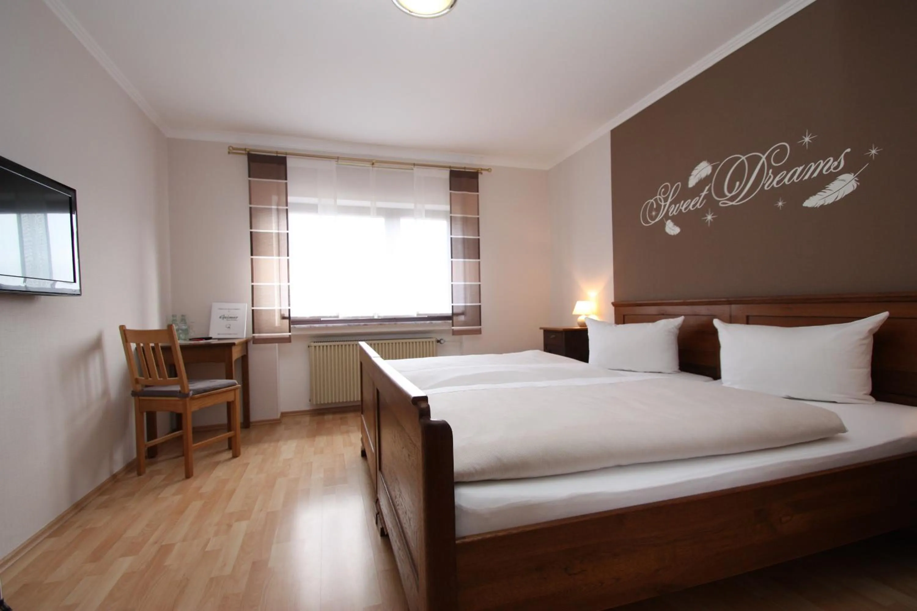 Photo of the whole room, Bed in Gasthaus Pension Geimer