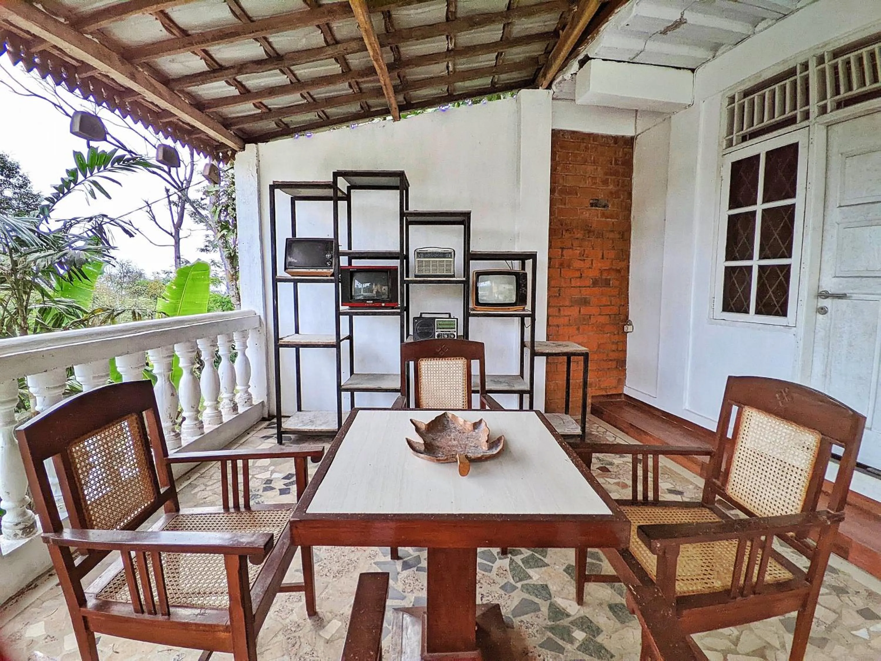 Dining area in Omah Trasan Pangrango