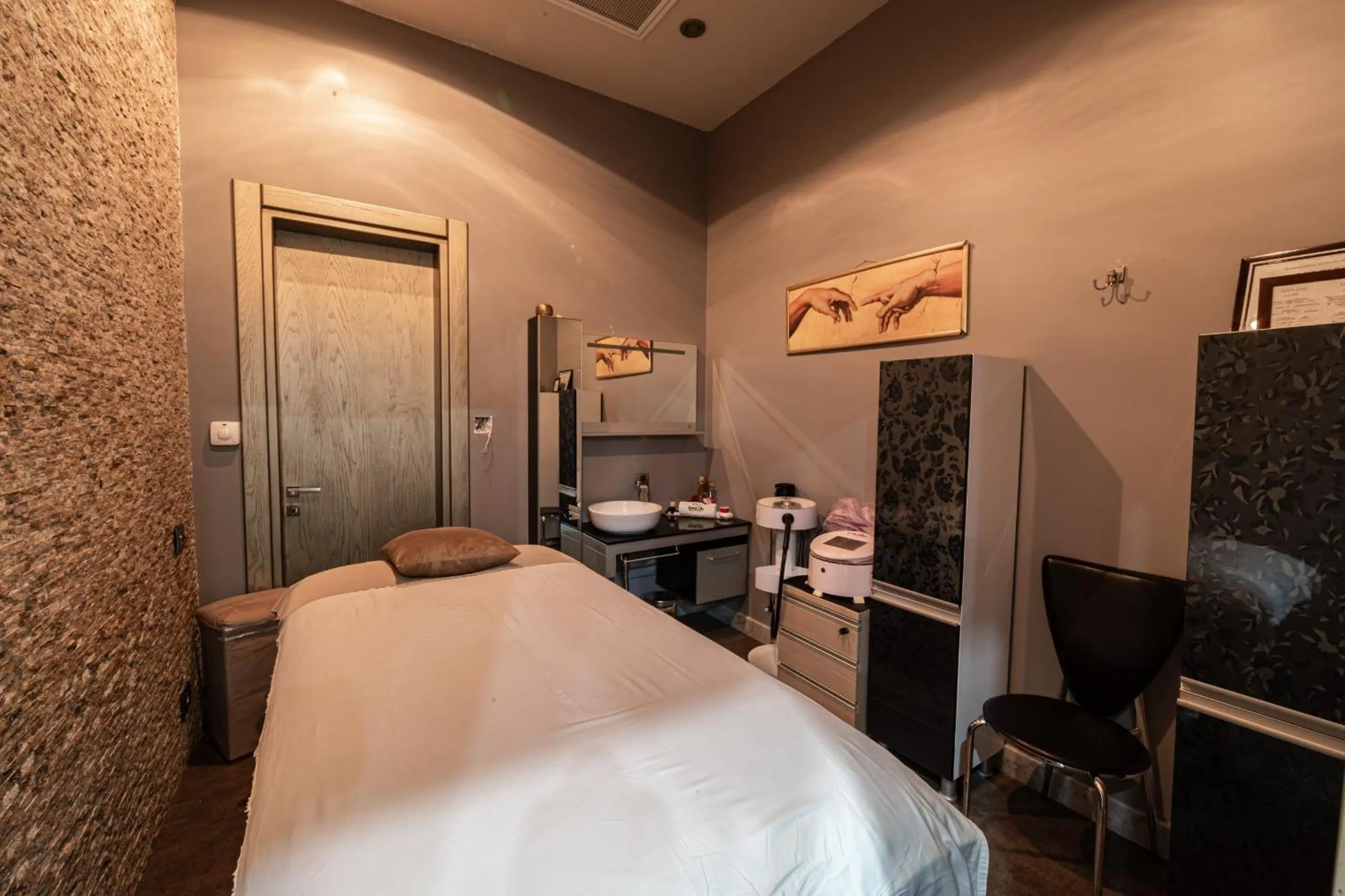 Massage, Bed in Green City Hotel