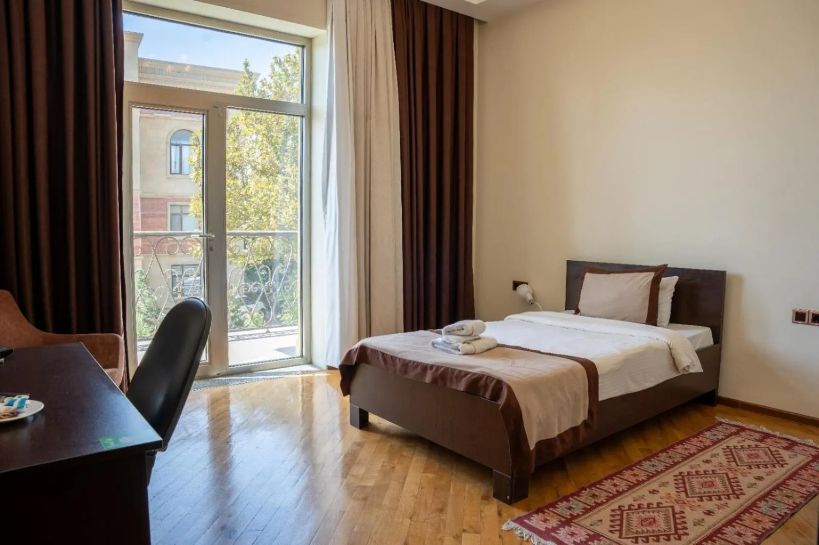 Bedroom, Bed in Green City Hotel