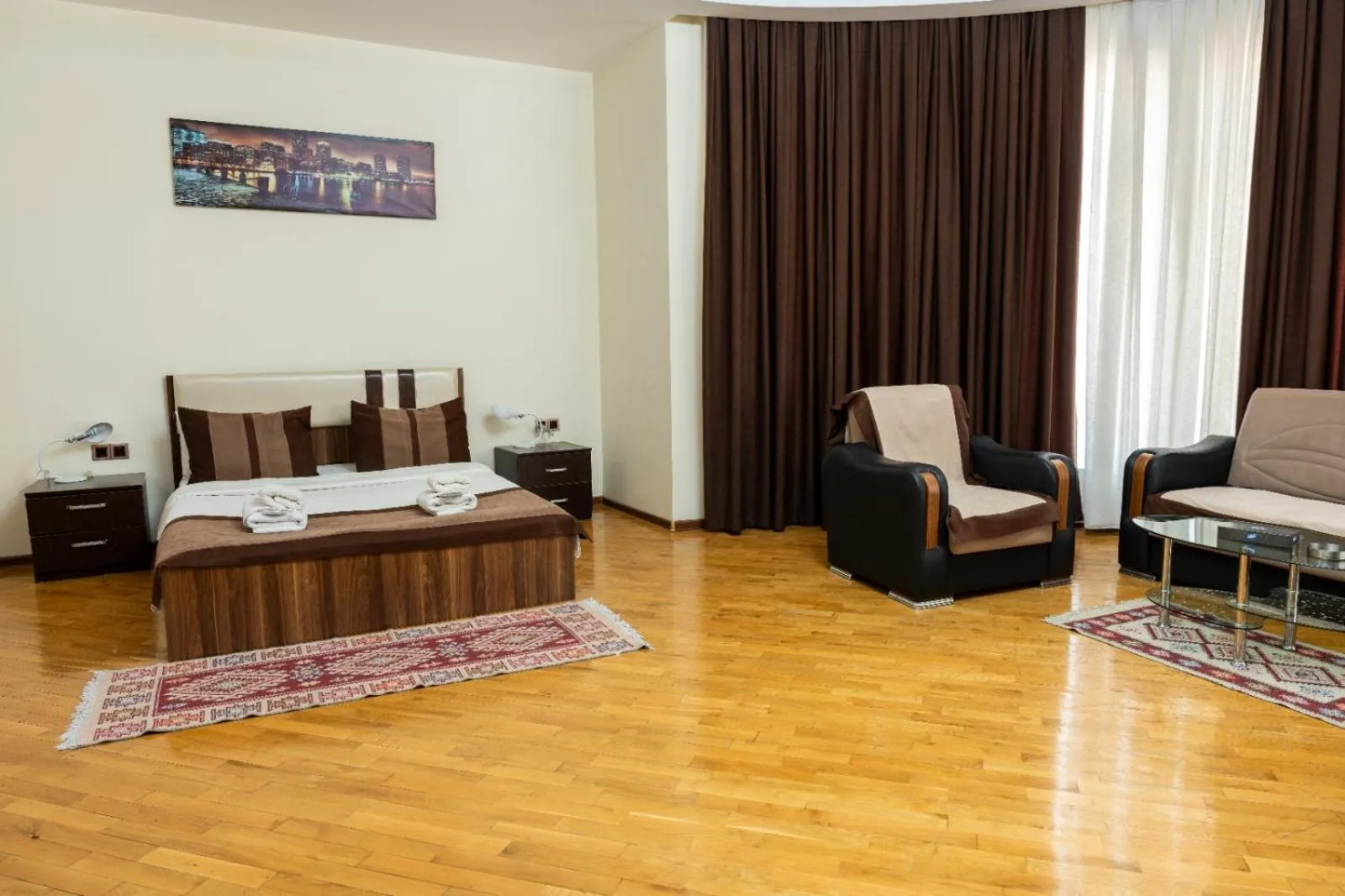 Seating area, Bed in Green City Hotel