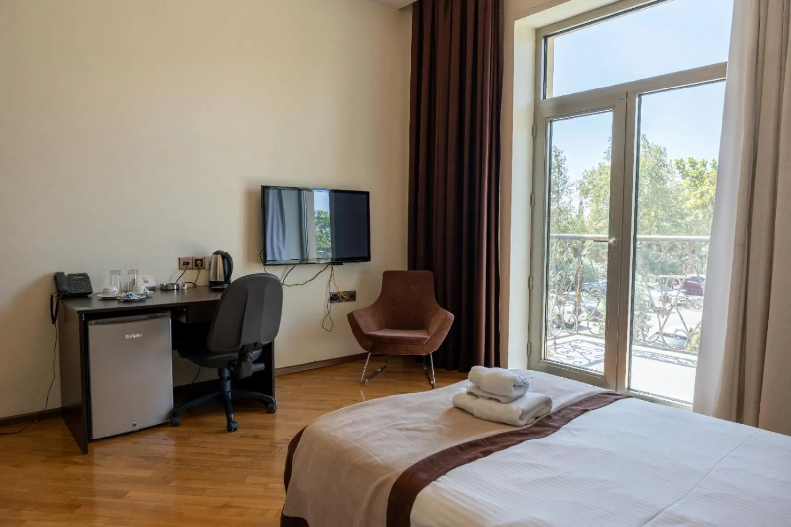 TV and multimedia, Bed in Green City Hotel