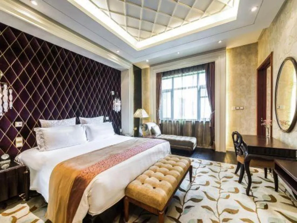 Bed in Sichuan Jinjiang Hotel