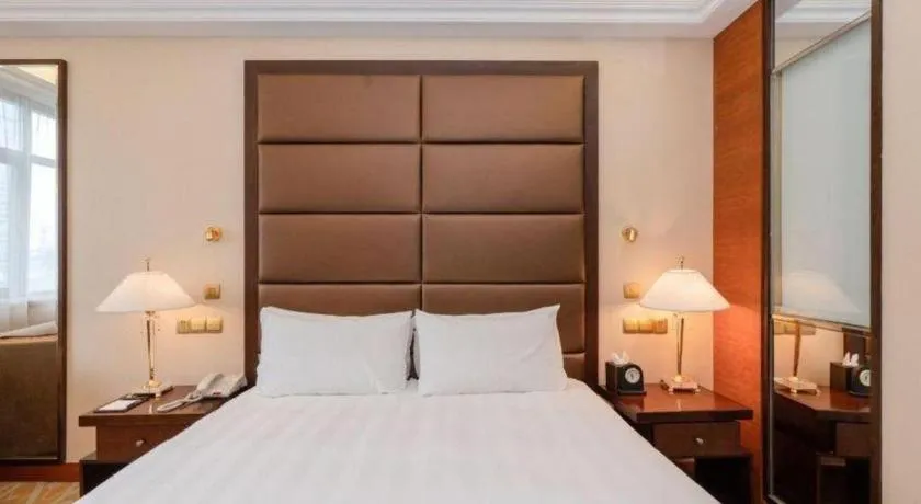 Bed in Sichuan Jinjiang Hotel