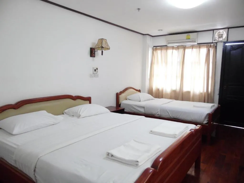 Bed in Douang Deuane hotel