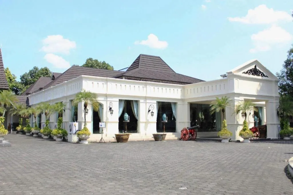 Larisae Setia Kawan Hotel