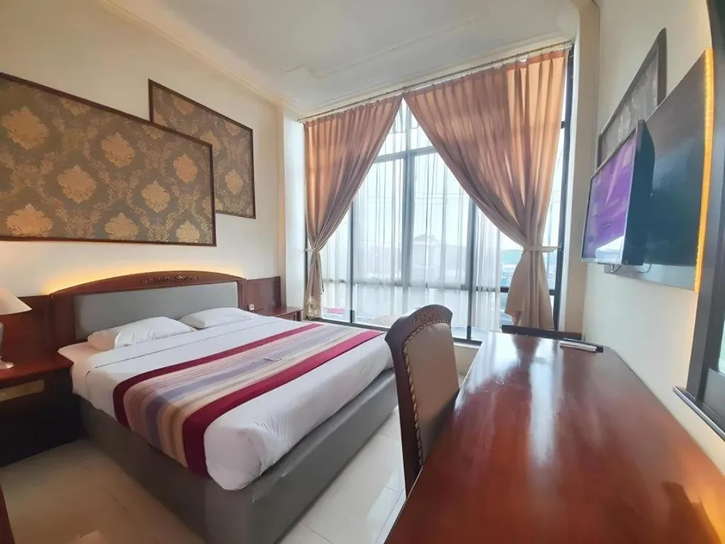 Bed in Larisae Setia Kawan Hotel