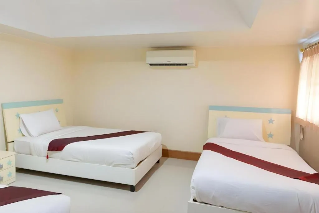 Bed in Rimnam Hotel Suk Sawat 70