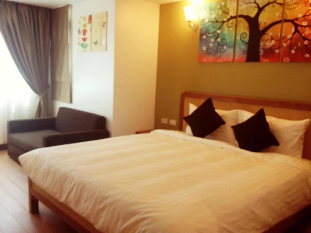 Bed in Cozy At 9 Hotel And Kitchen