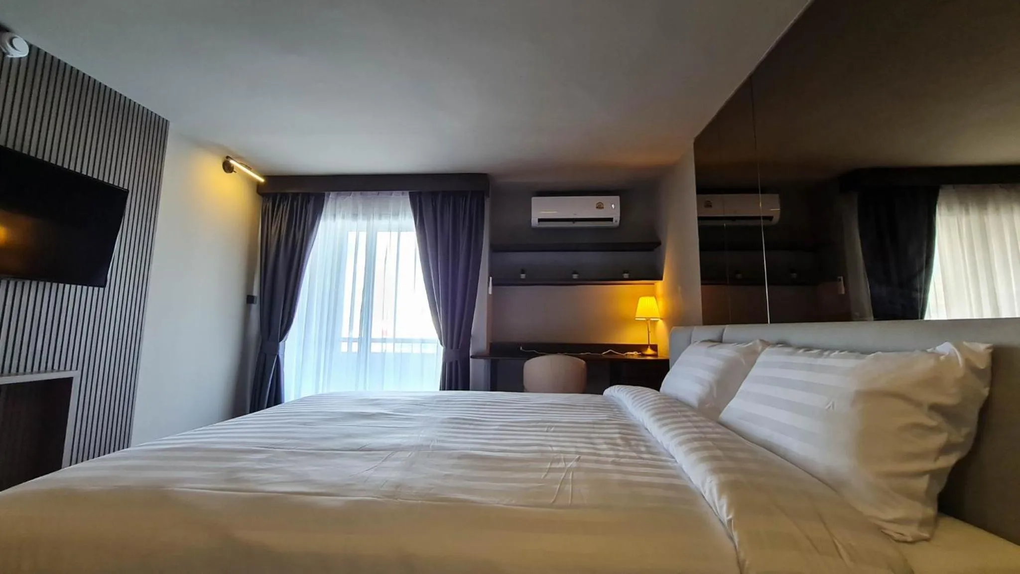 Bedroom, Bed in We Hotel