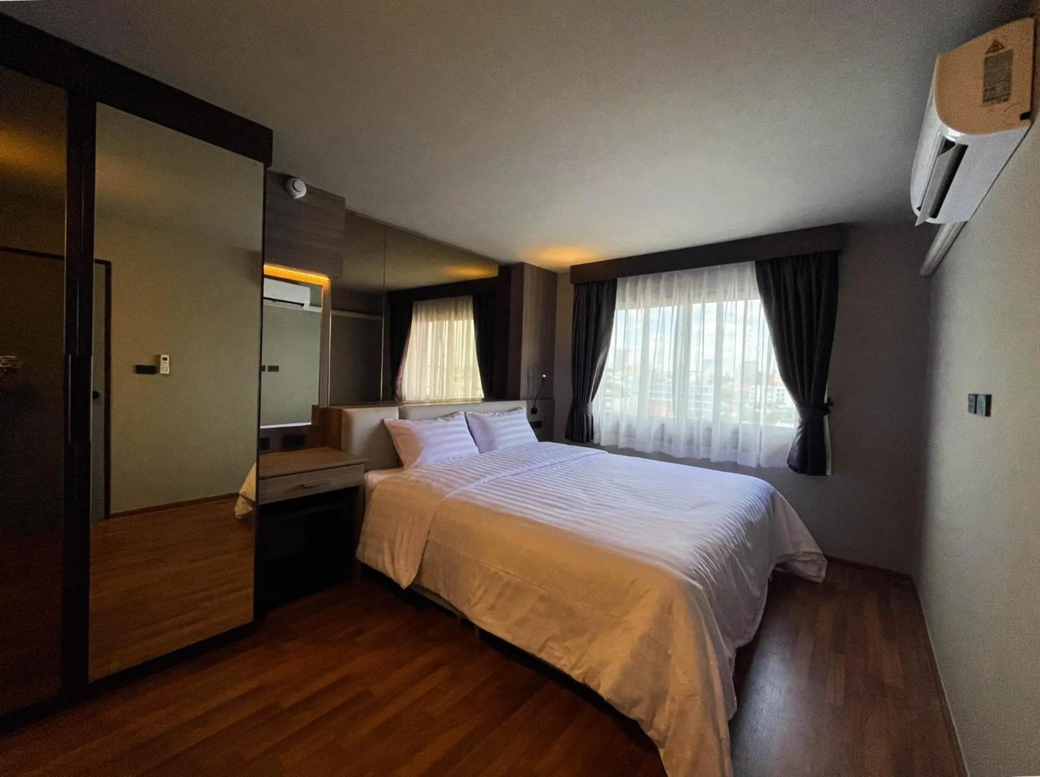 Bedroom, Bed in We Hotel