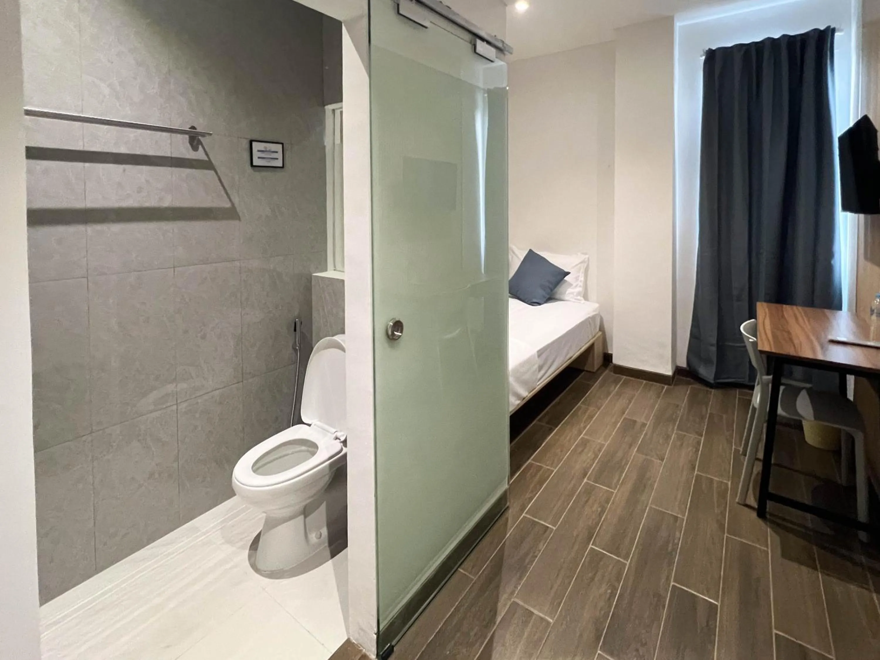 Bathroom, Bed in Box City Hotel Mojokerto