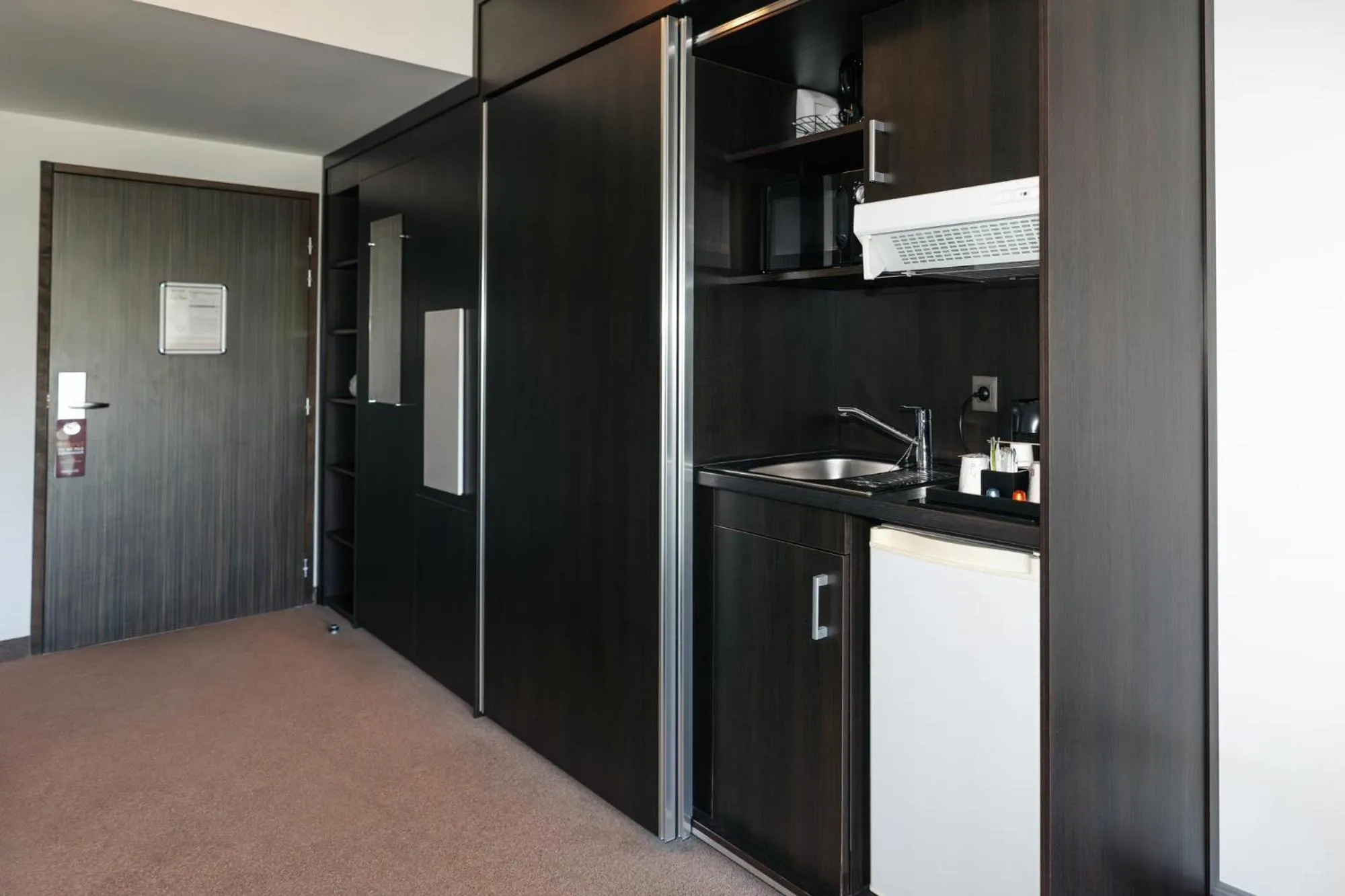 Kitchen or kitchenette in Westotel Life Nantes Carquefou