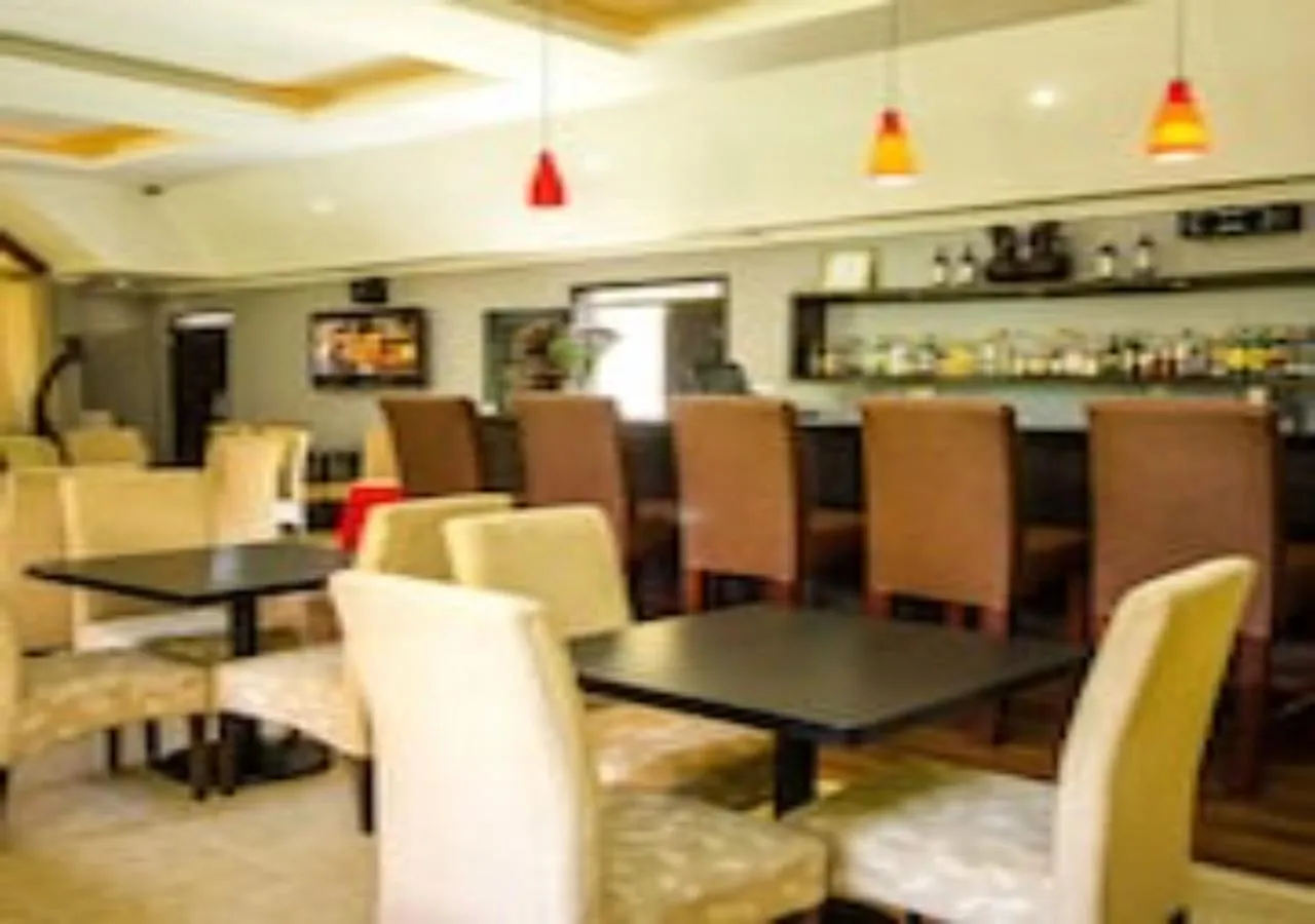 Restaurant/places to eat in Eseriani The Hotel