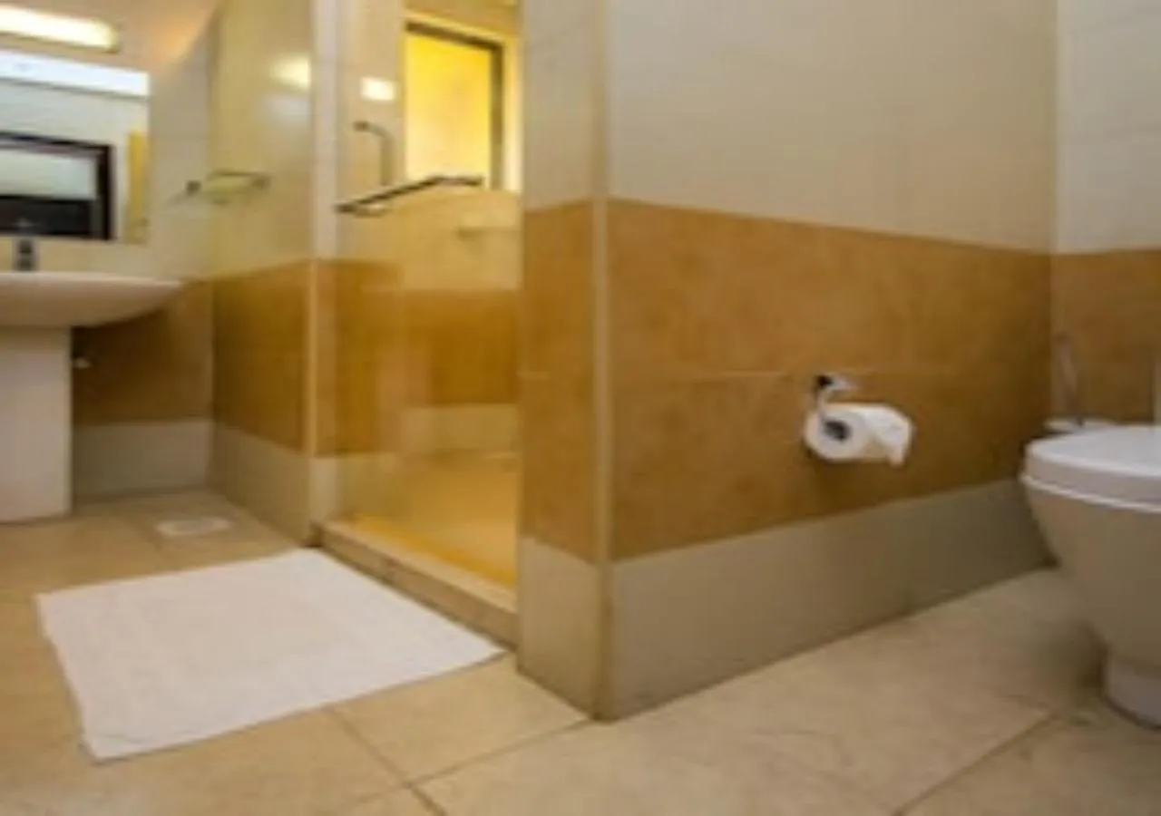 Shower in Eseriani The Hotel