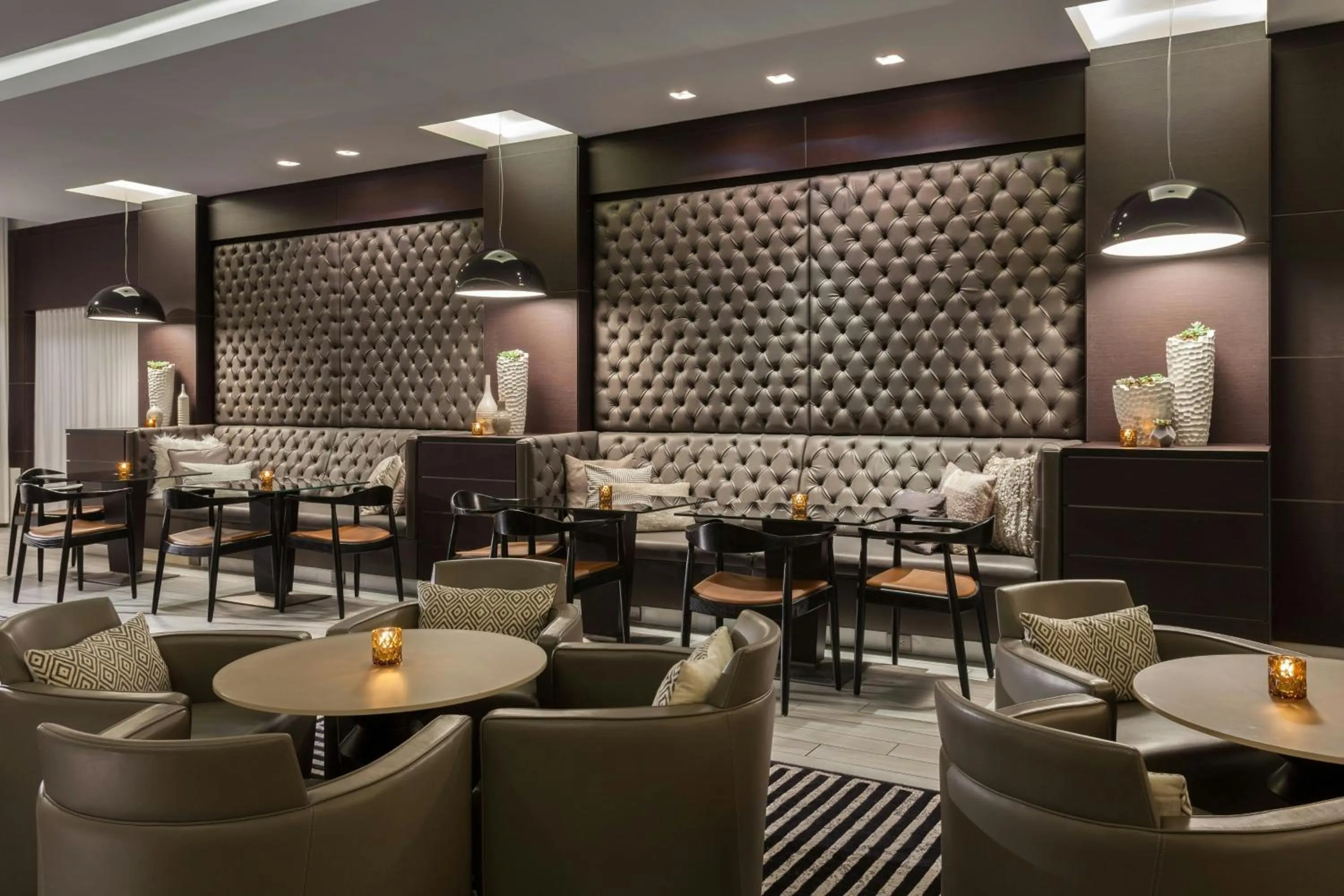 Lounge or bar in AC Hotel by Marriott Miami Beach