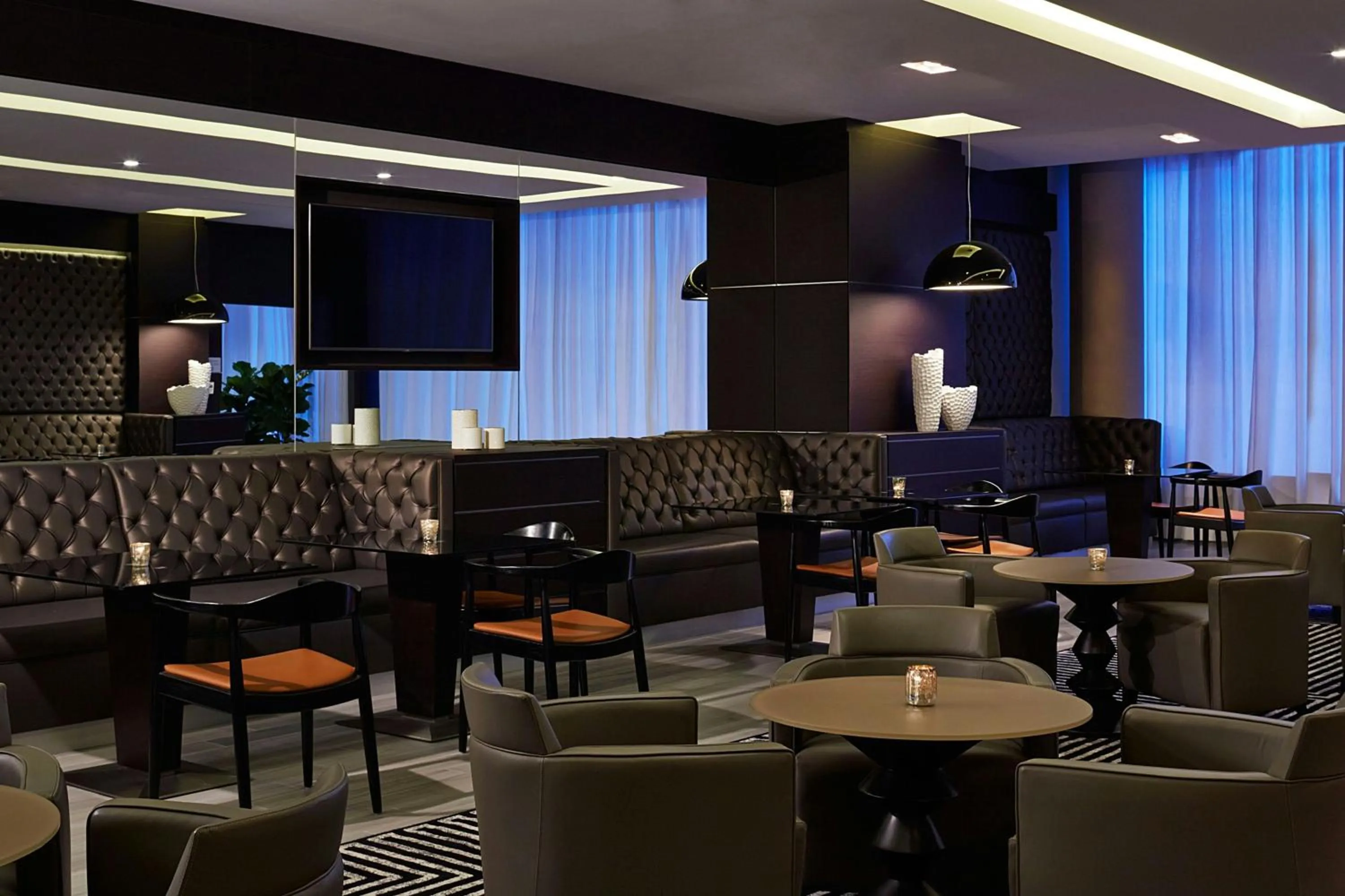 Lounge or bar in AC Hotel by Marriott Miami Beach