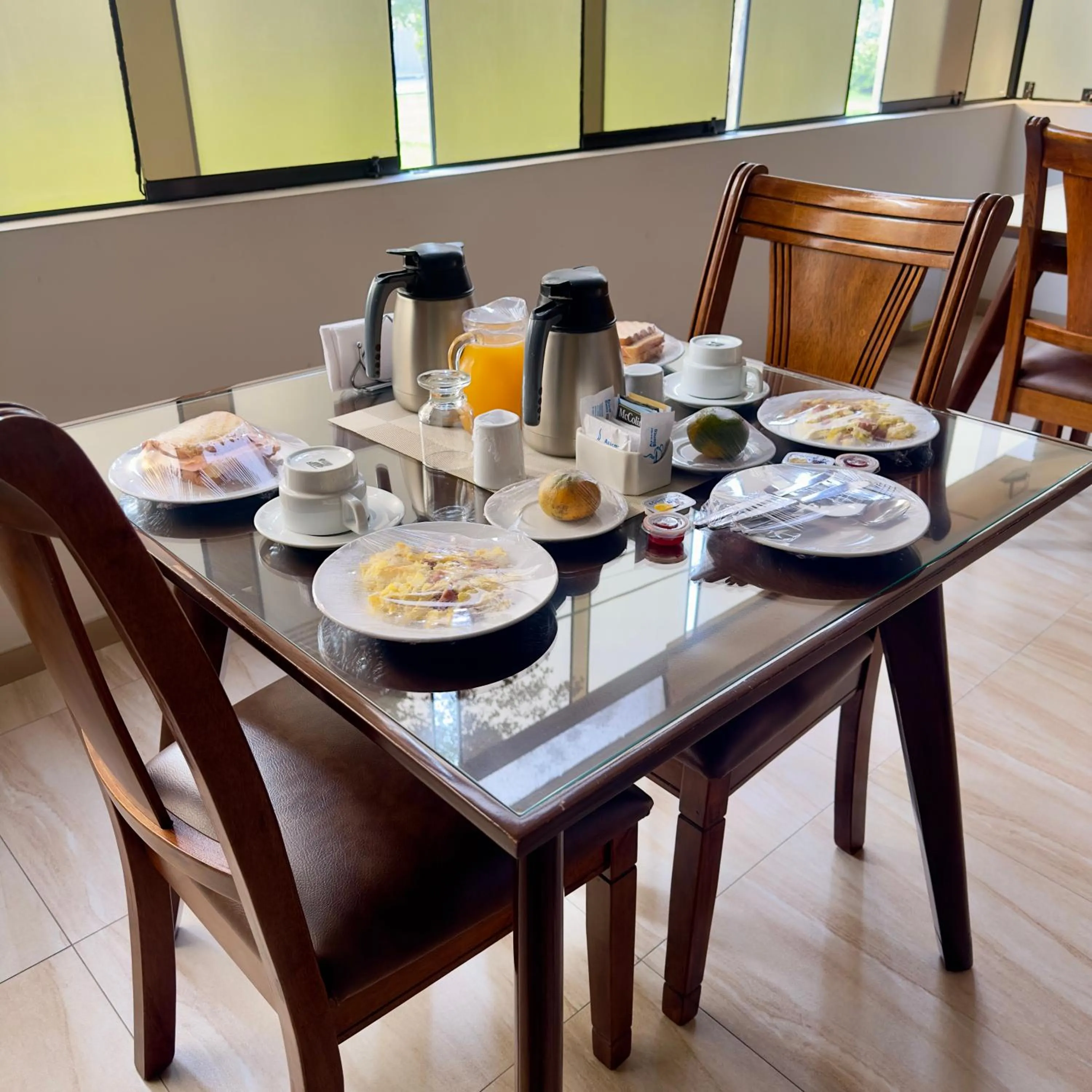 Breakfast in Hotel Esencia Suites