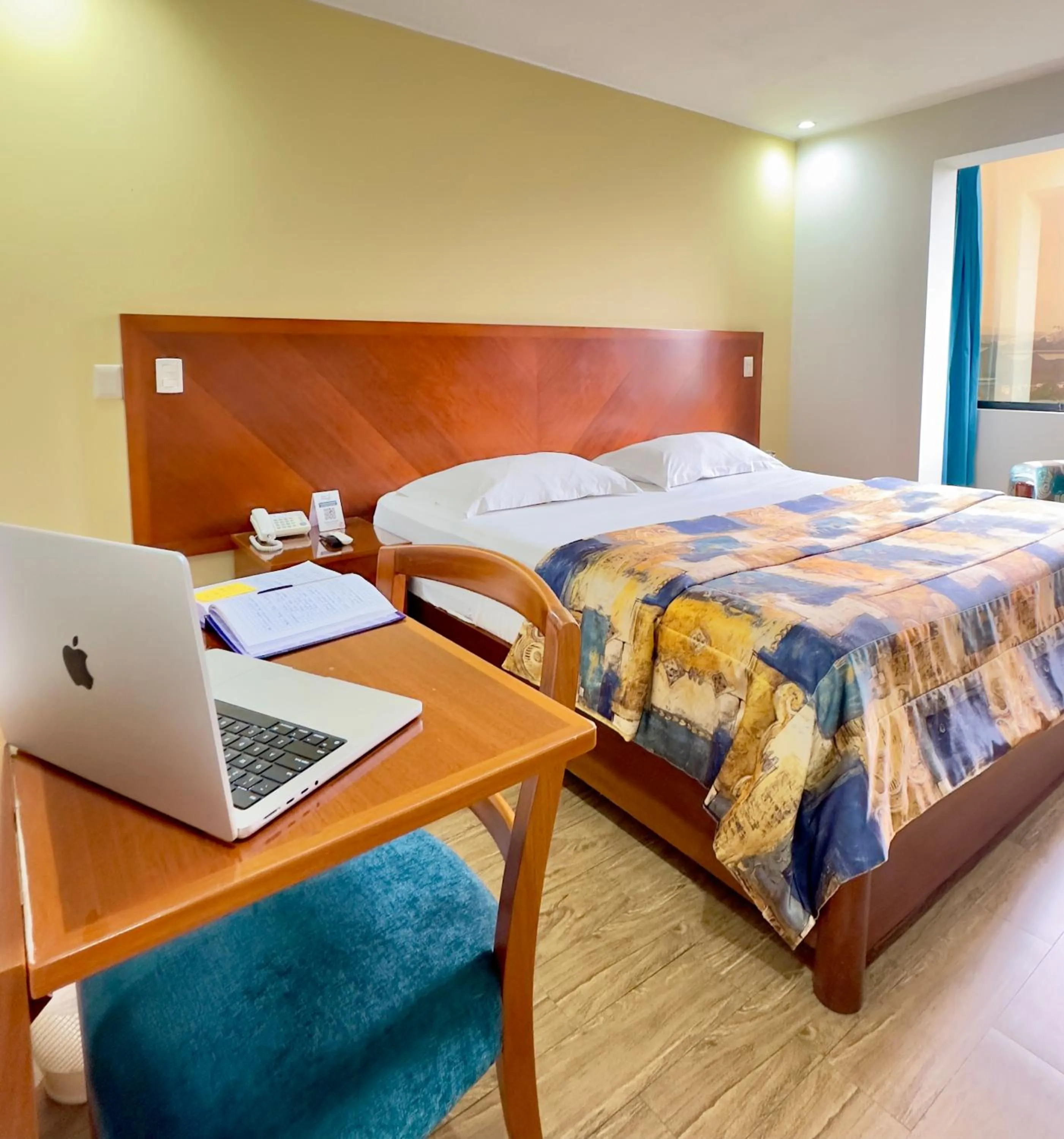 Bedroom, Bed in Hotel Esencia Suites