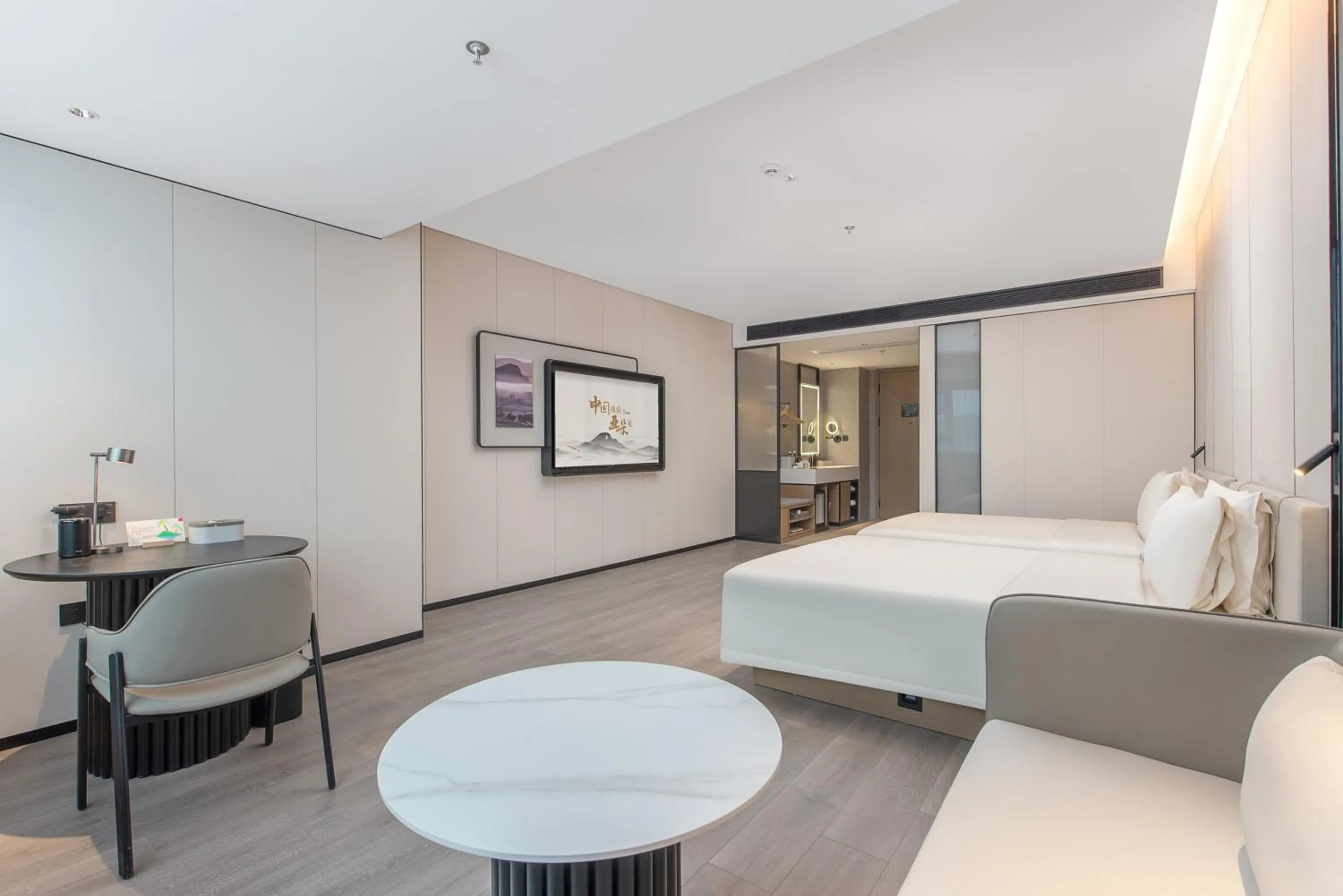 Bed in Atour Hotel Shenzhen Pingshan Kengzi Metro Station