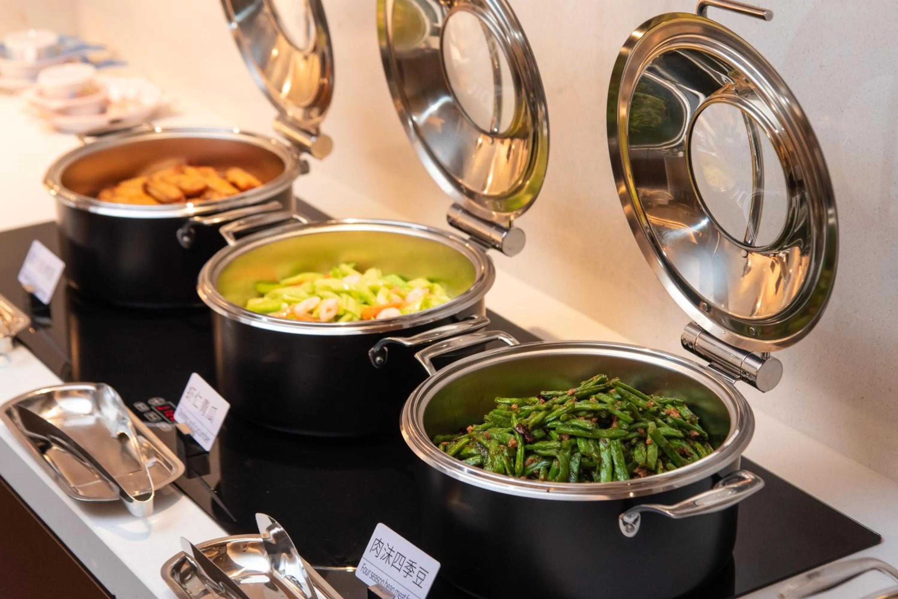 Buffet breakfast in Atour Hotel Shenzhen Pingshan Kengzi Metro Station